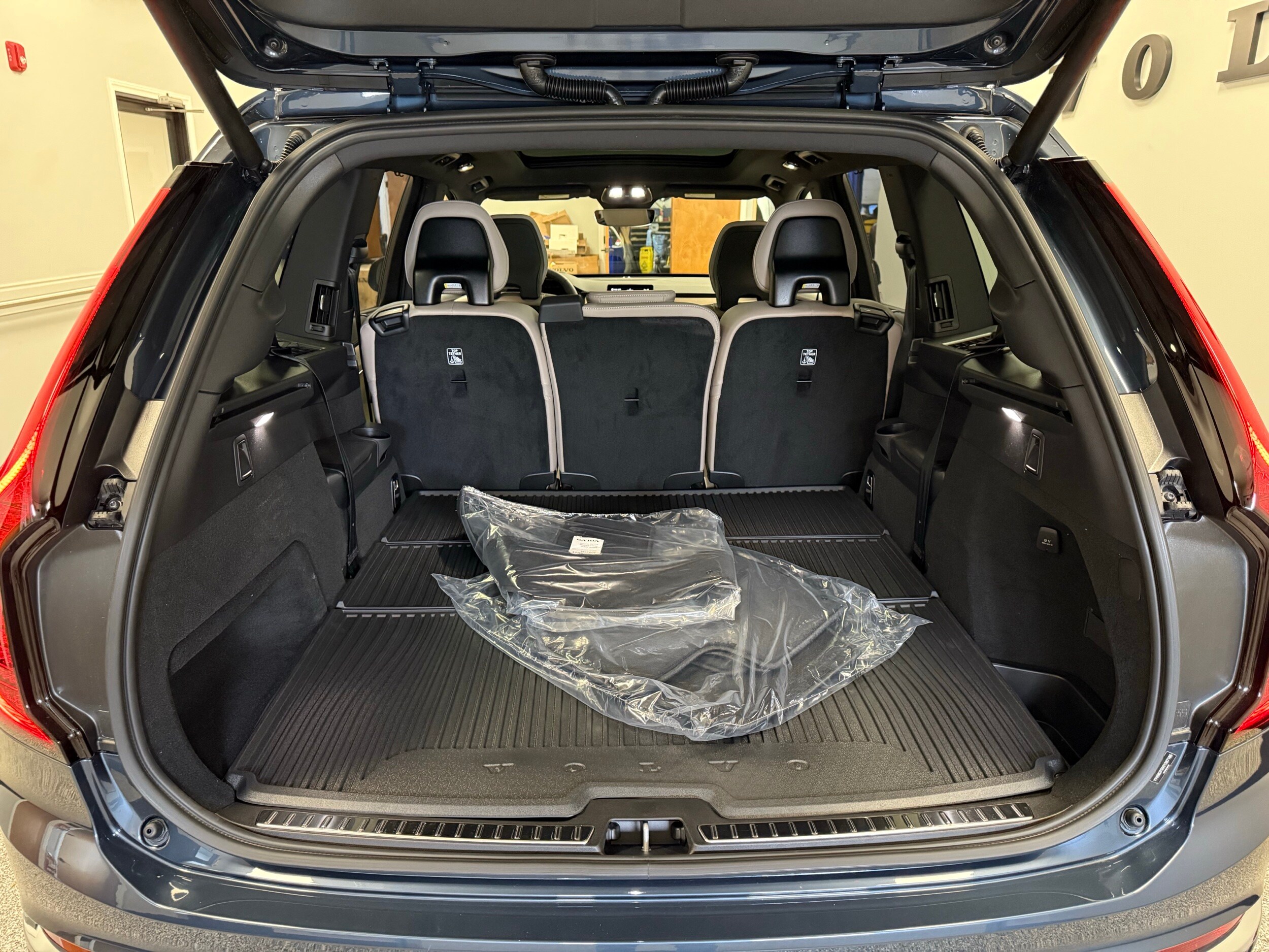 new 2025 Volvo XC90 car, priced at $72,345