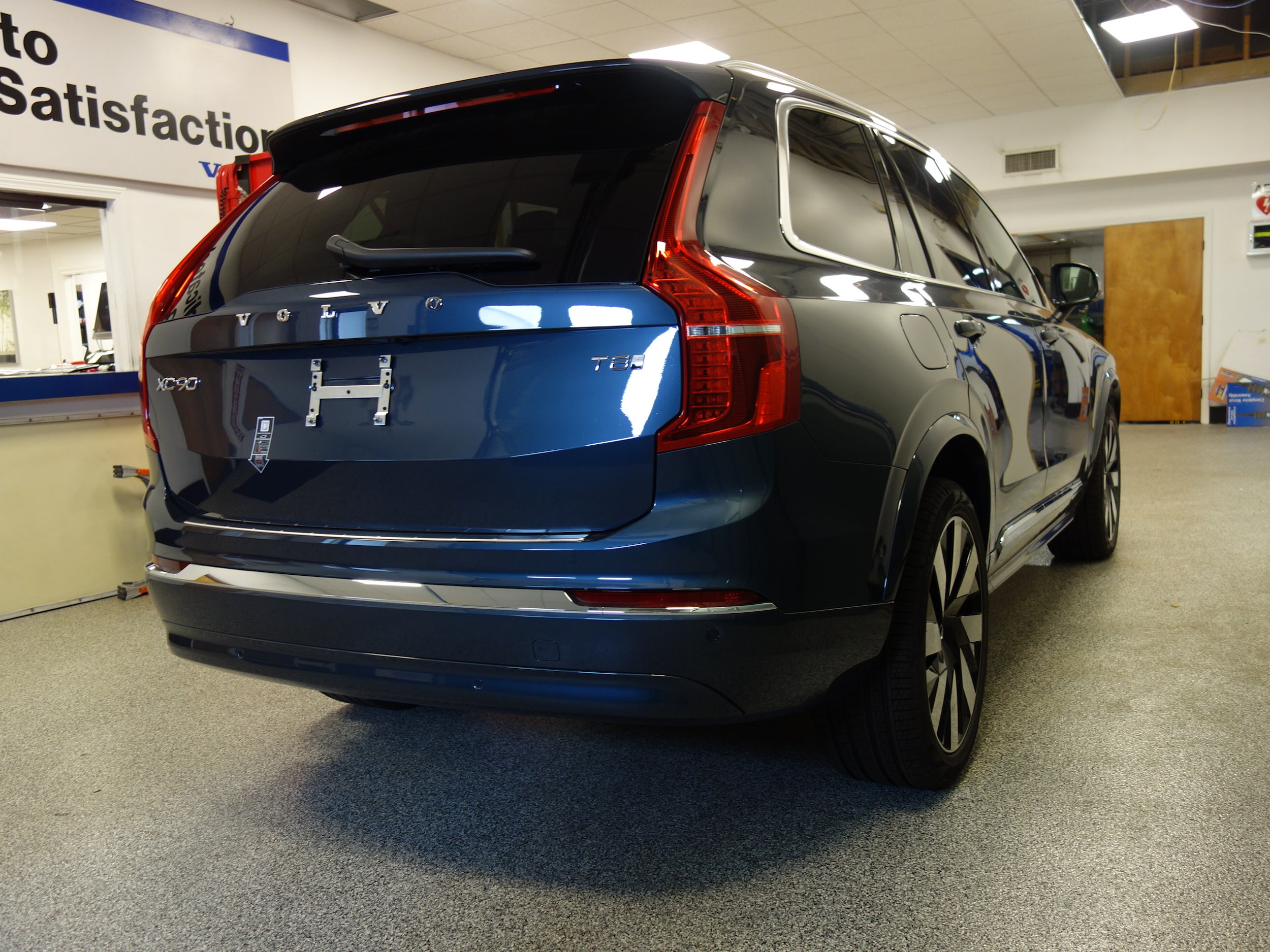 new 2025 Volvo XC90 plug-in hybrid car, priced at $78,455