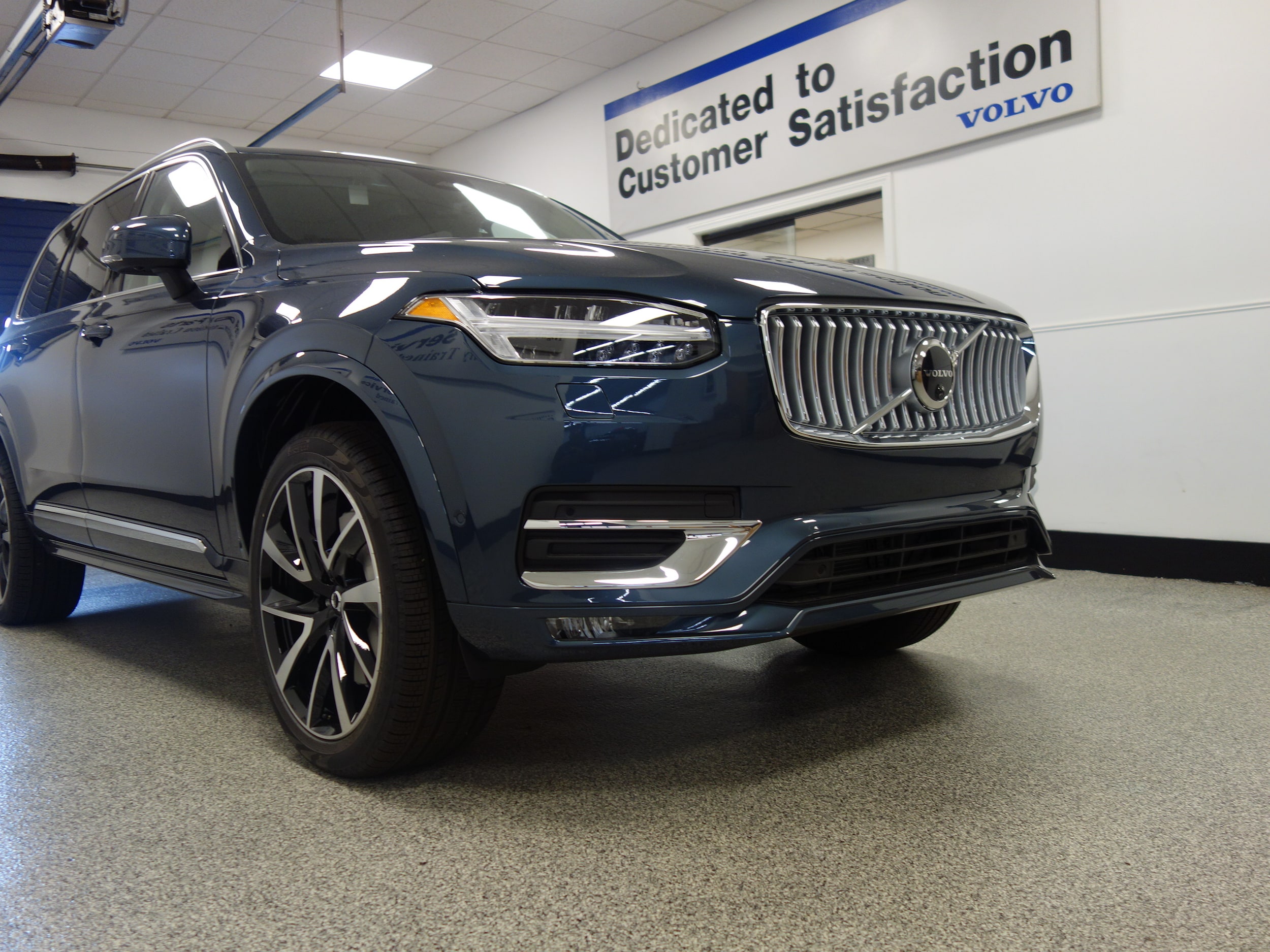 new 2025 Volvo XC90 car, priced at $69,950