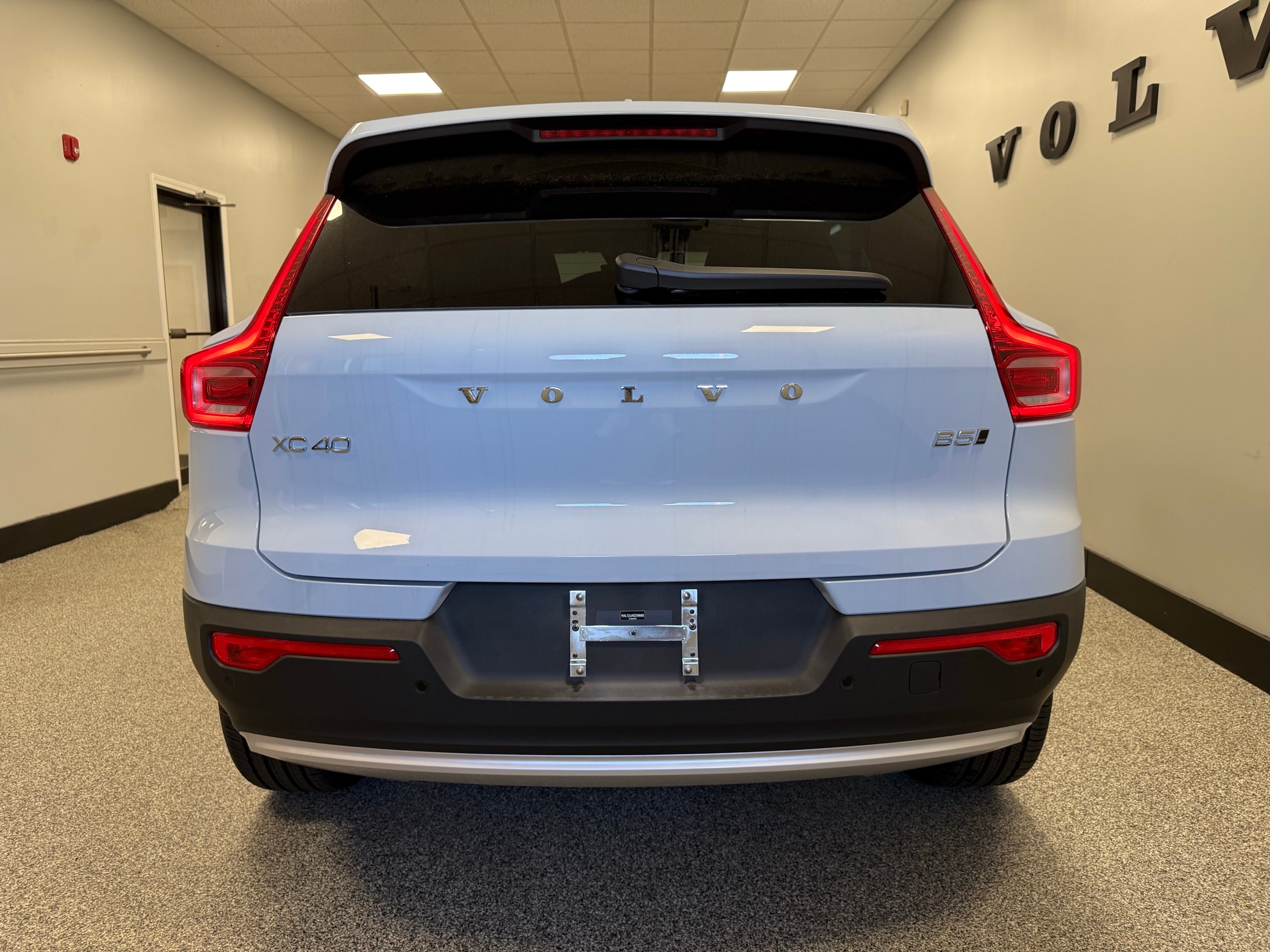 new 2025 Volvo XC40 car, priced at $44,595