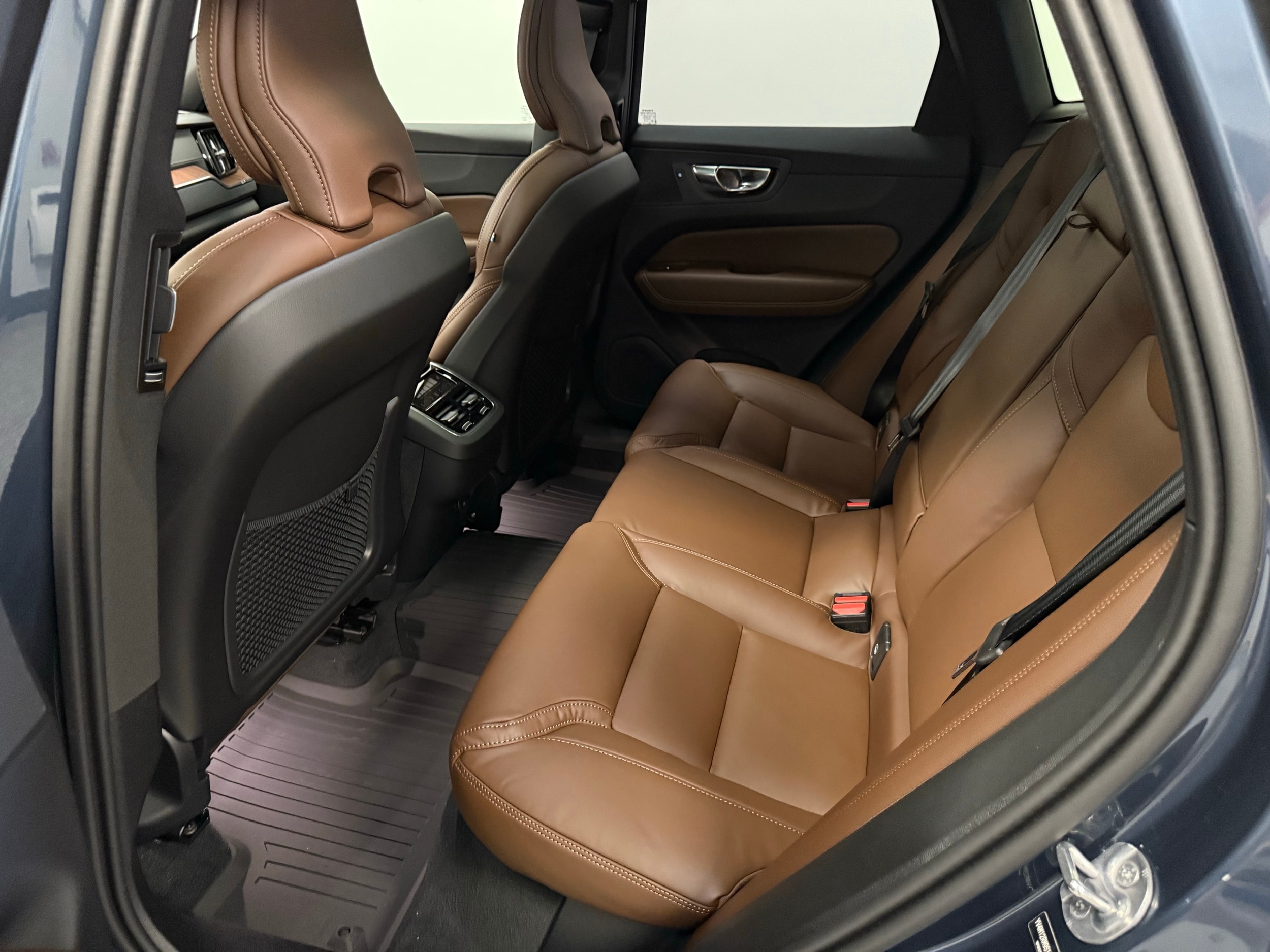 new 2025 Volvo XC60 car, priced at $59,645