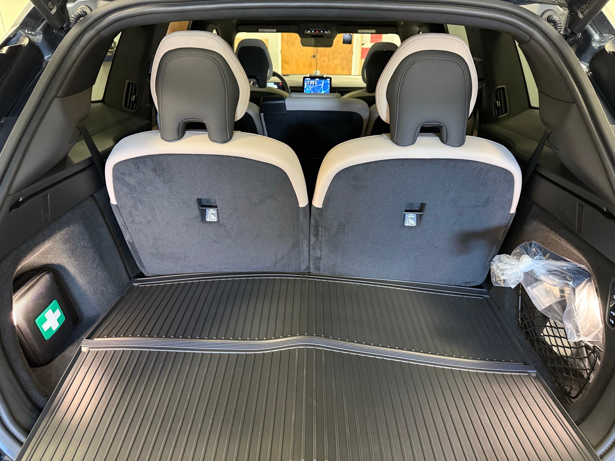 new 2025 Volvo EX90 car, priced at $91,290