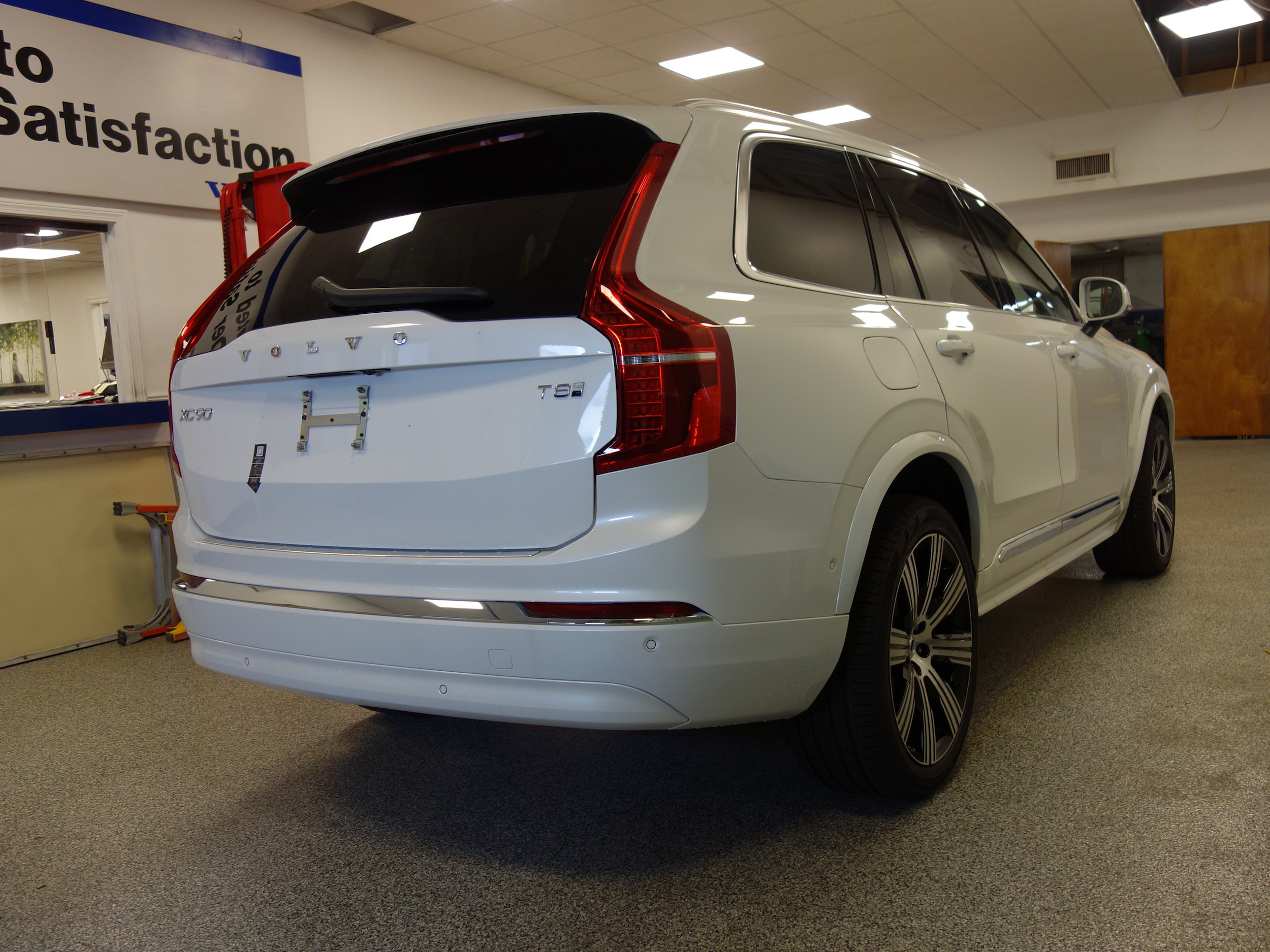 new 2025 Volvo XC90 plug-in hybrid car, priced at $78,950