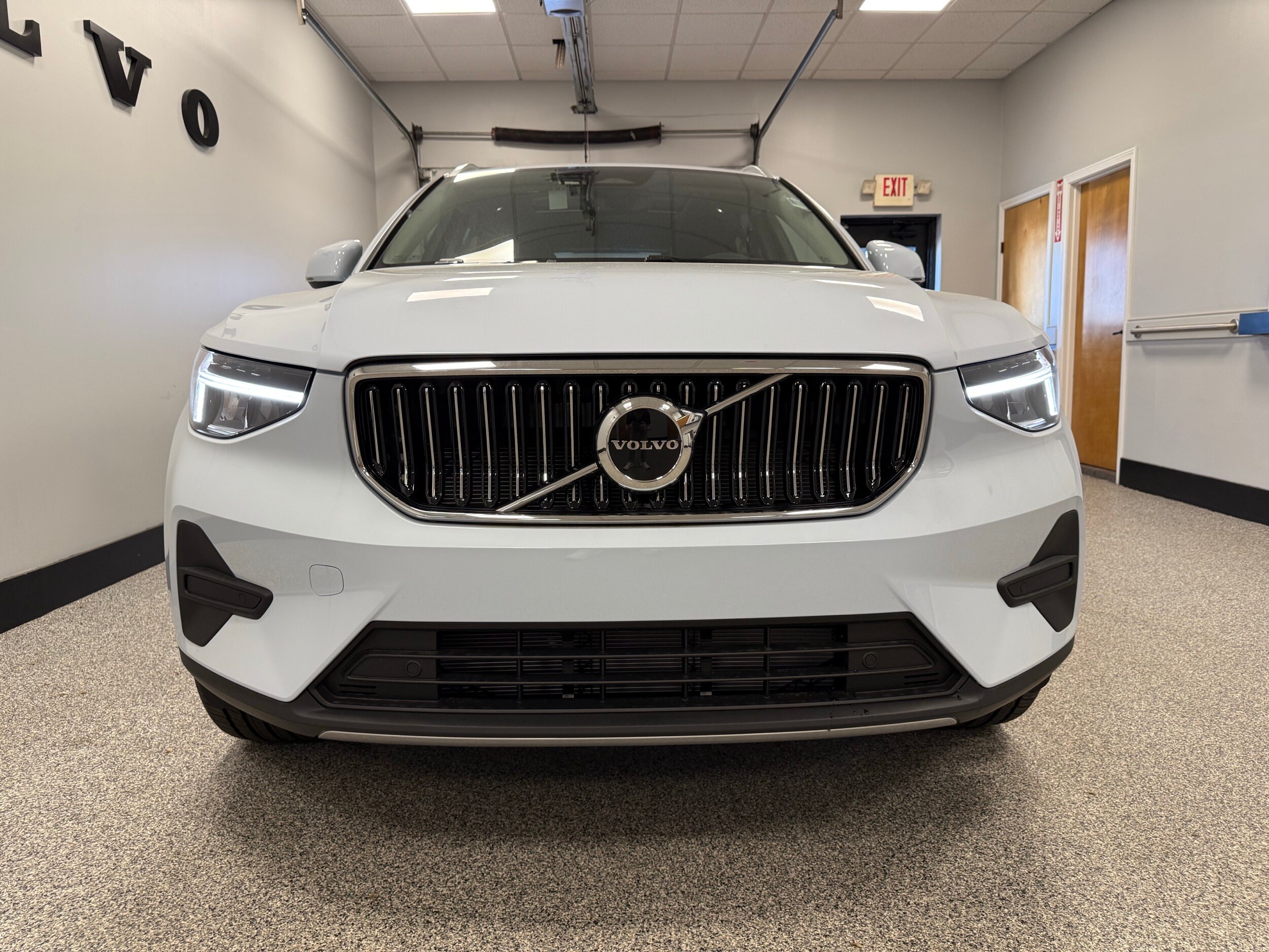 new 2025 Volvo XC40 car, priced at $44,595