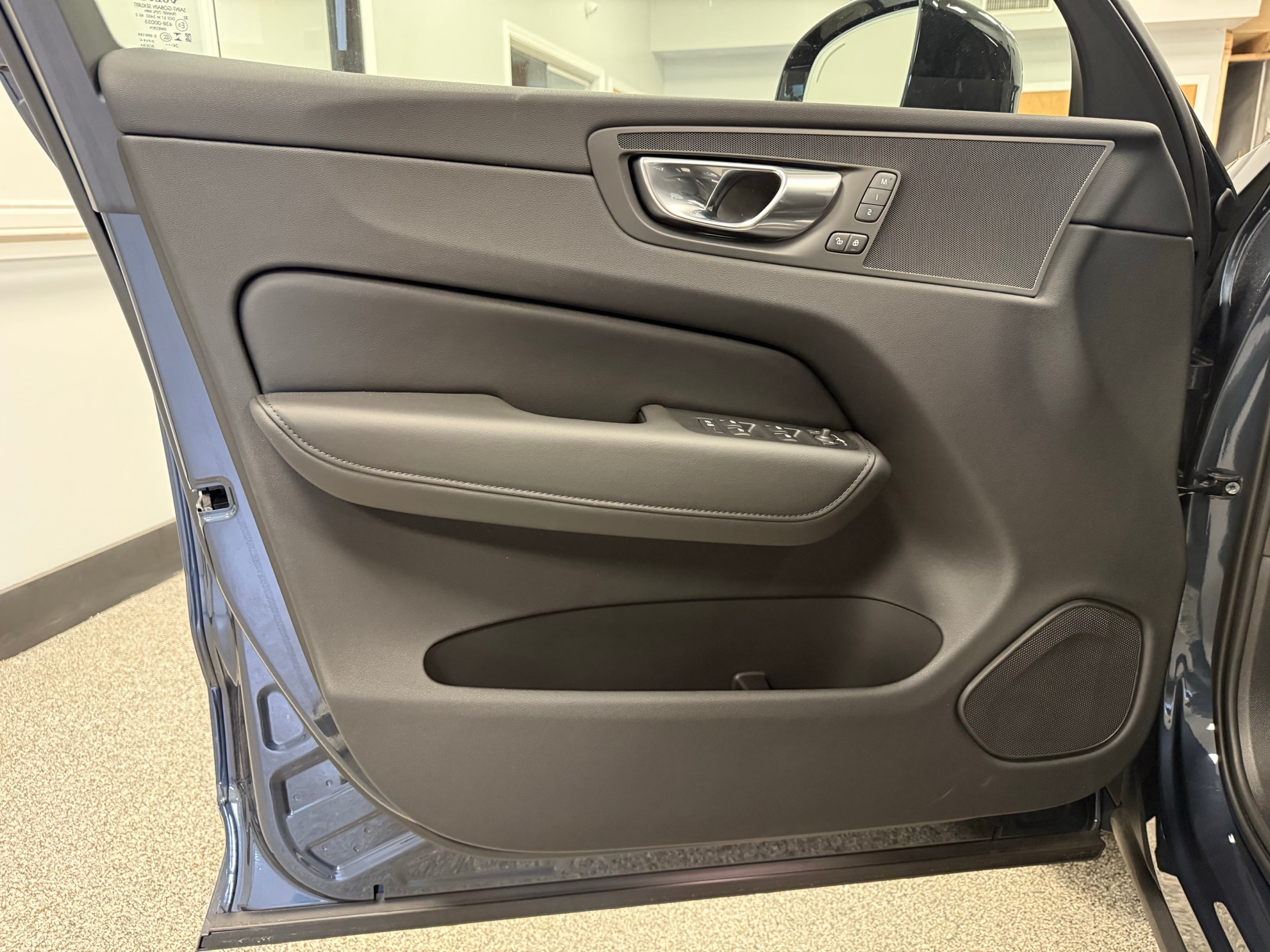 new 2025 Volvo XC60 car, priced at $55,335