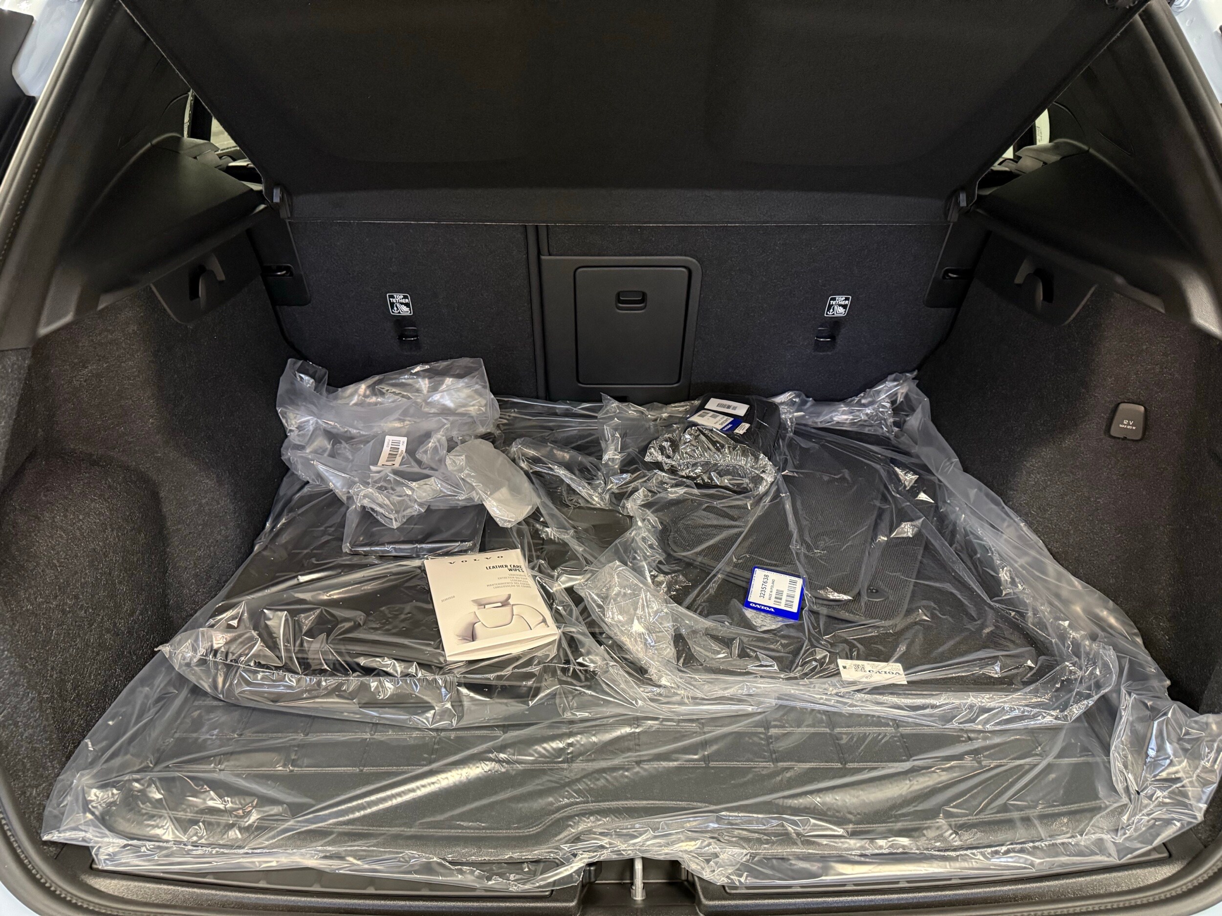 new 2025 Volvo XC40 car, priced at $48,335