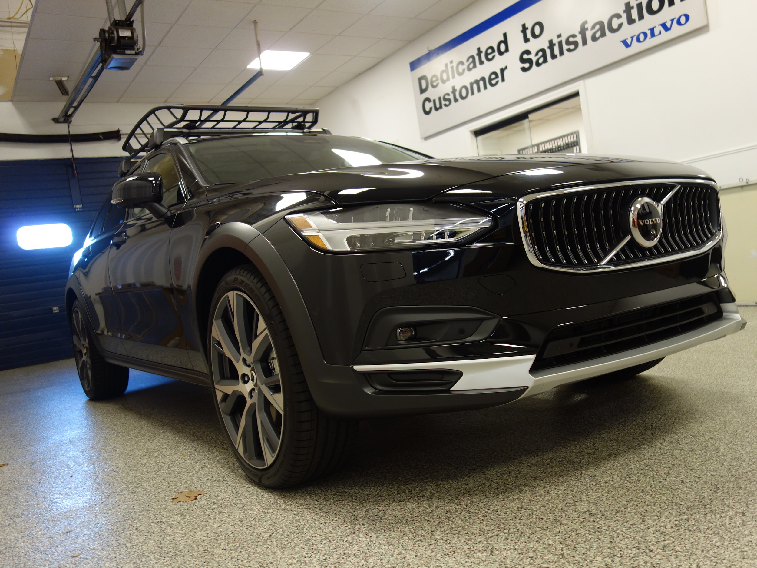 new 2025 Volvo V90 Cross Country car, priced at $68,725