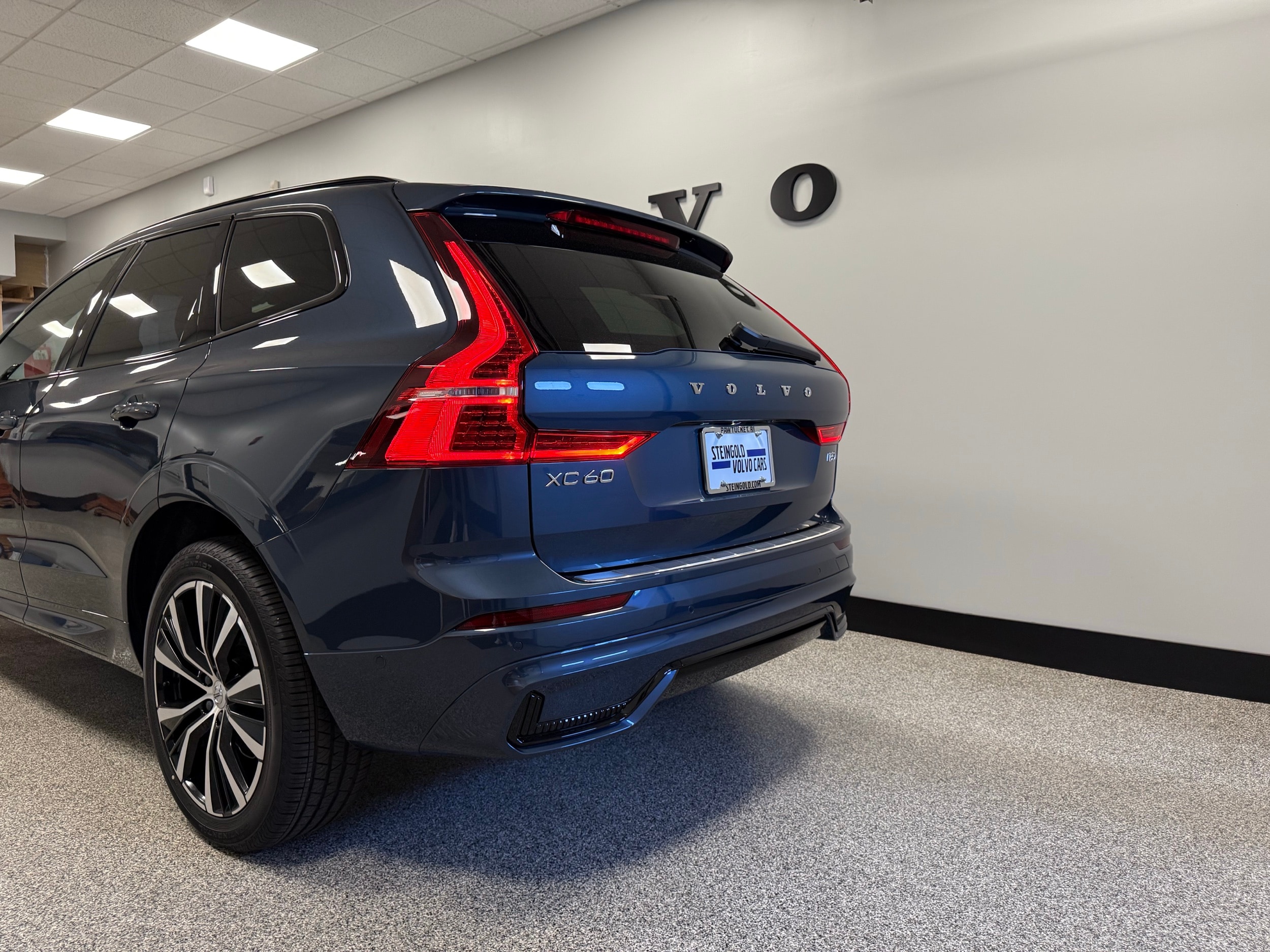 new 2025 Volvo XC60 car, priced at $59,645