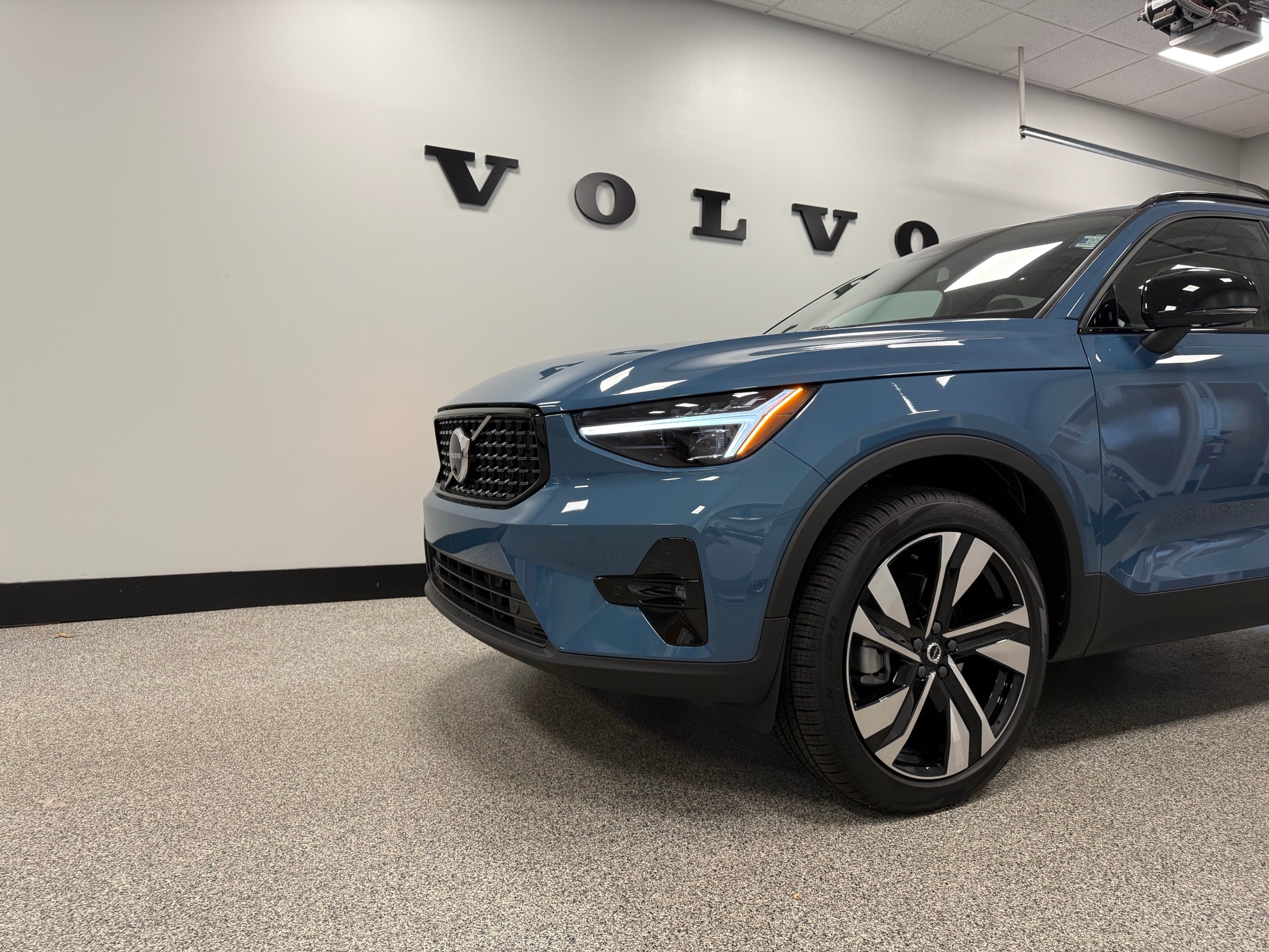 new 2025 Volvo XC40 car, priced at $49,810