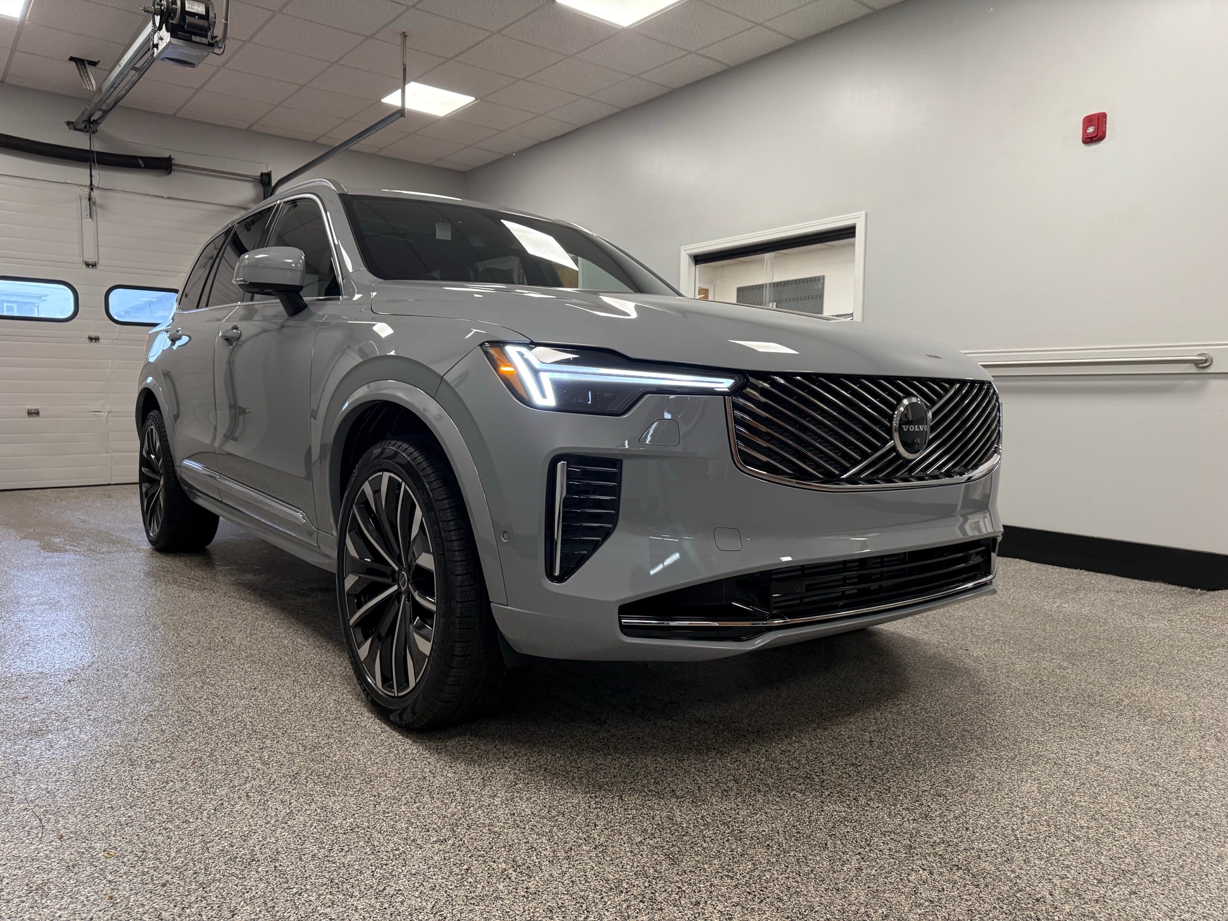 new 2025 Volvo XC90 plug-in hybrid car, priced at $78,805