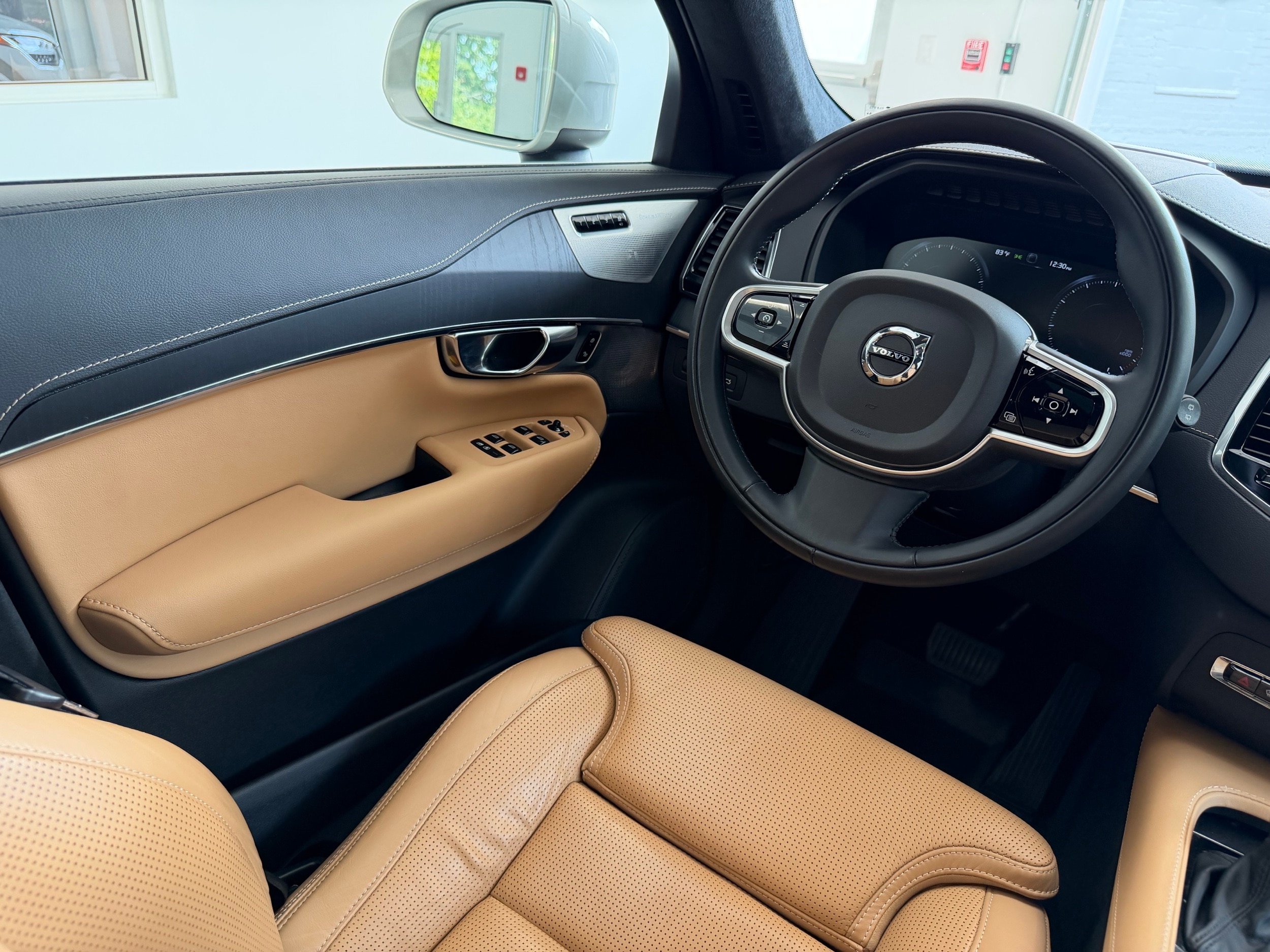 used 2021 Volvo XC90 car, priced at $38,400