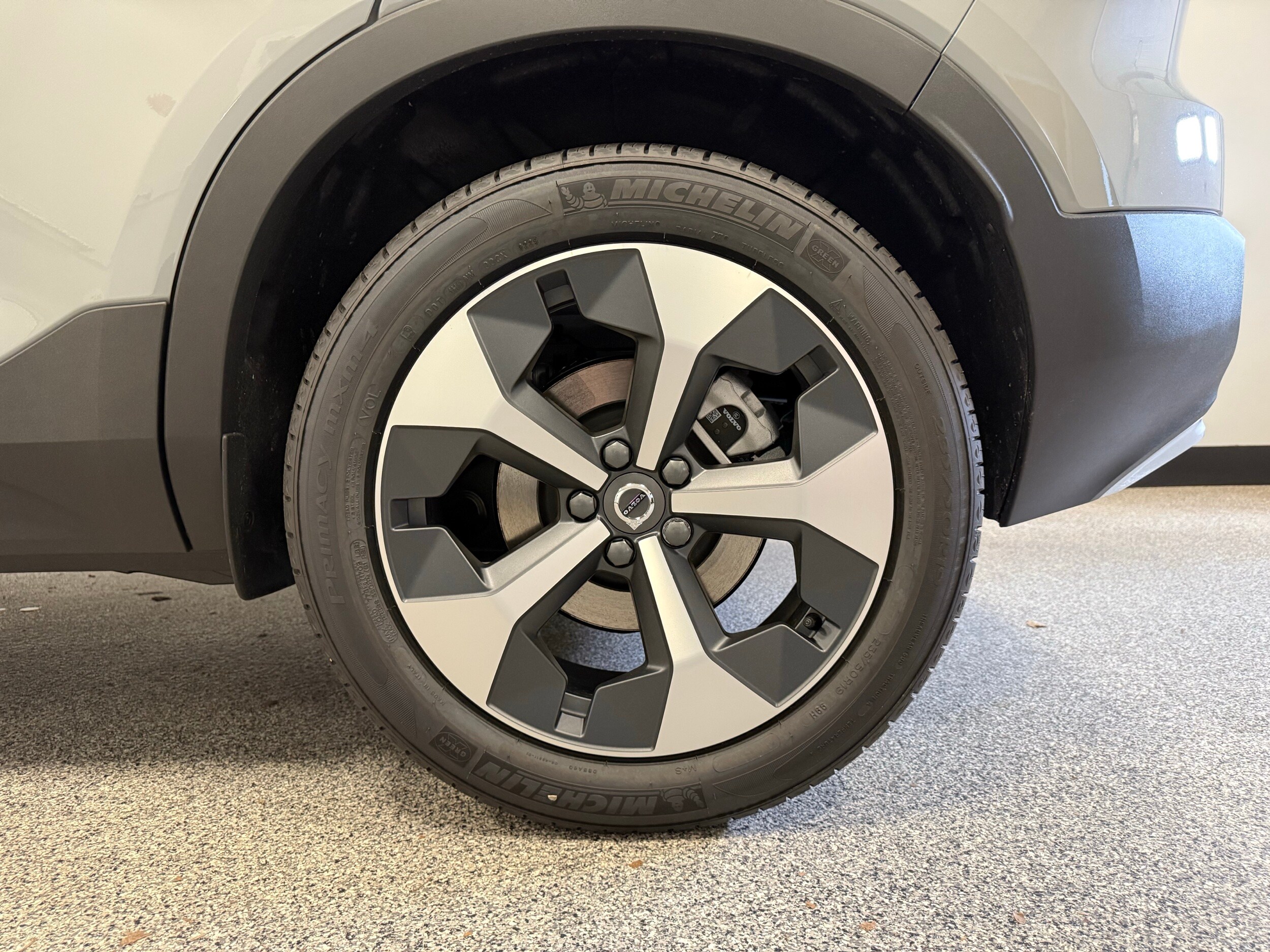 new 2025 Volvo XC40 car, priced at $46,035