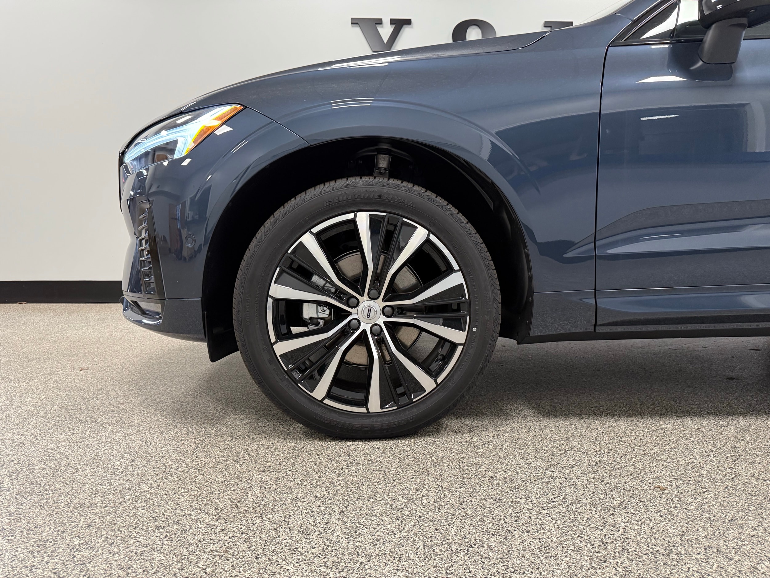 new 2025 Volvo XC60 car, priced at $55,335