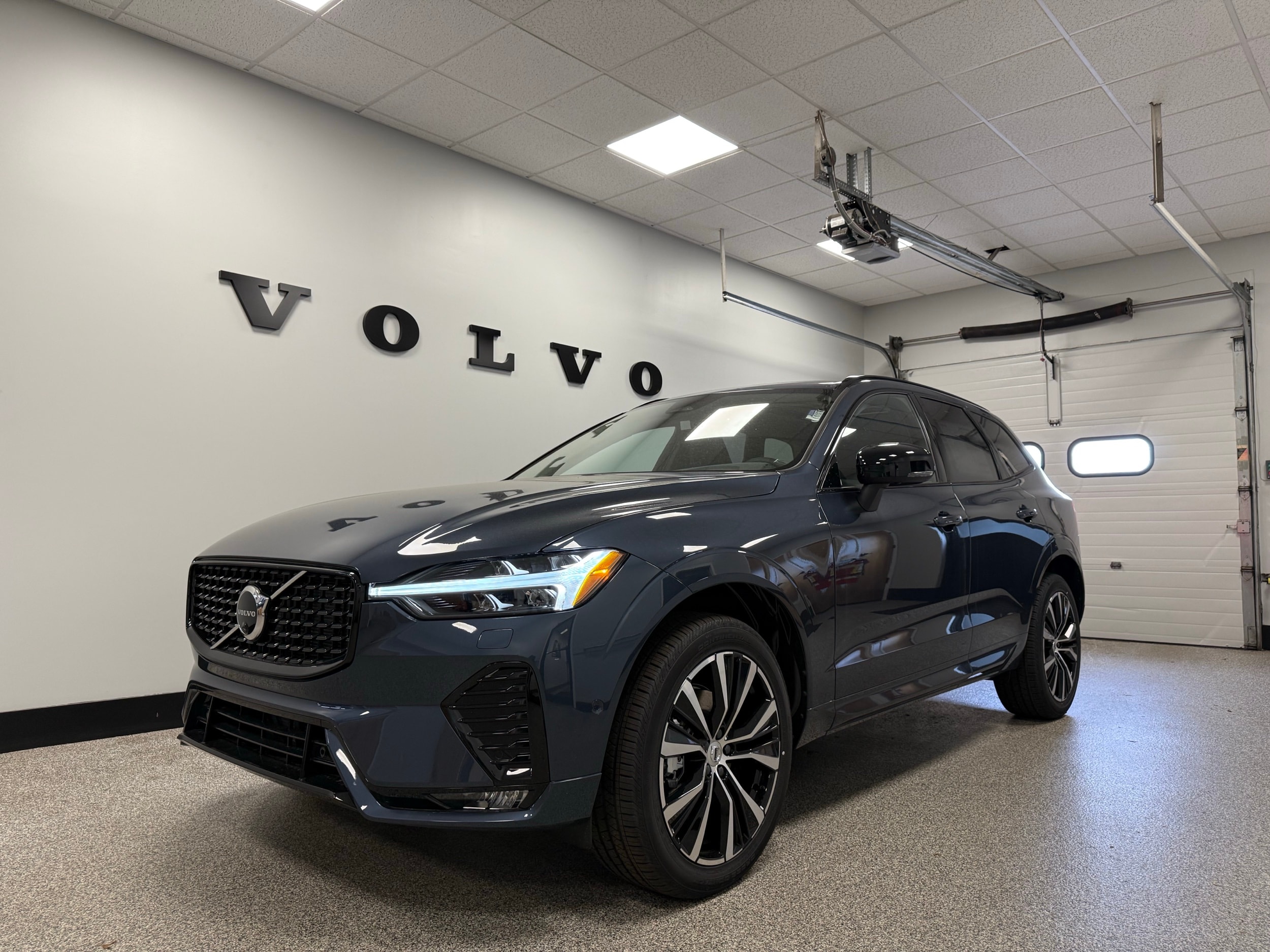 new 2025 Volvo XC60 car, priced at $55,335