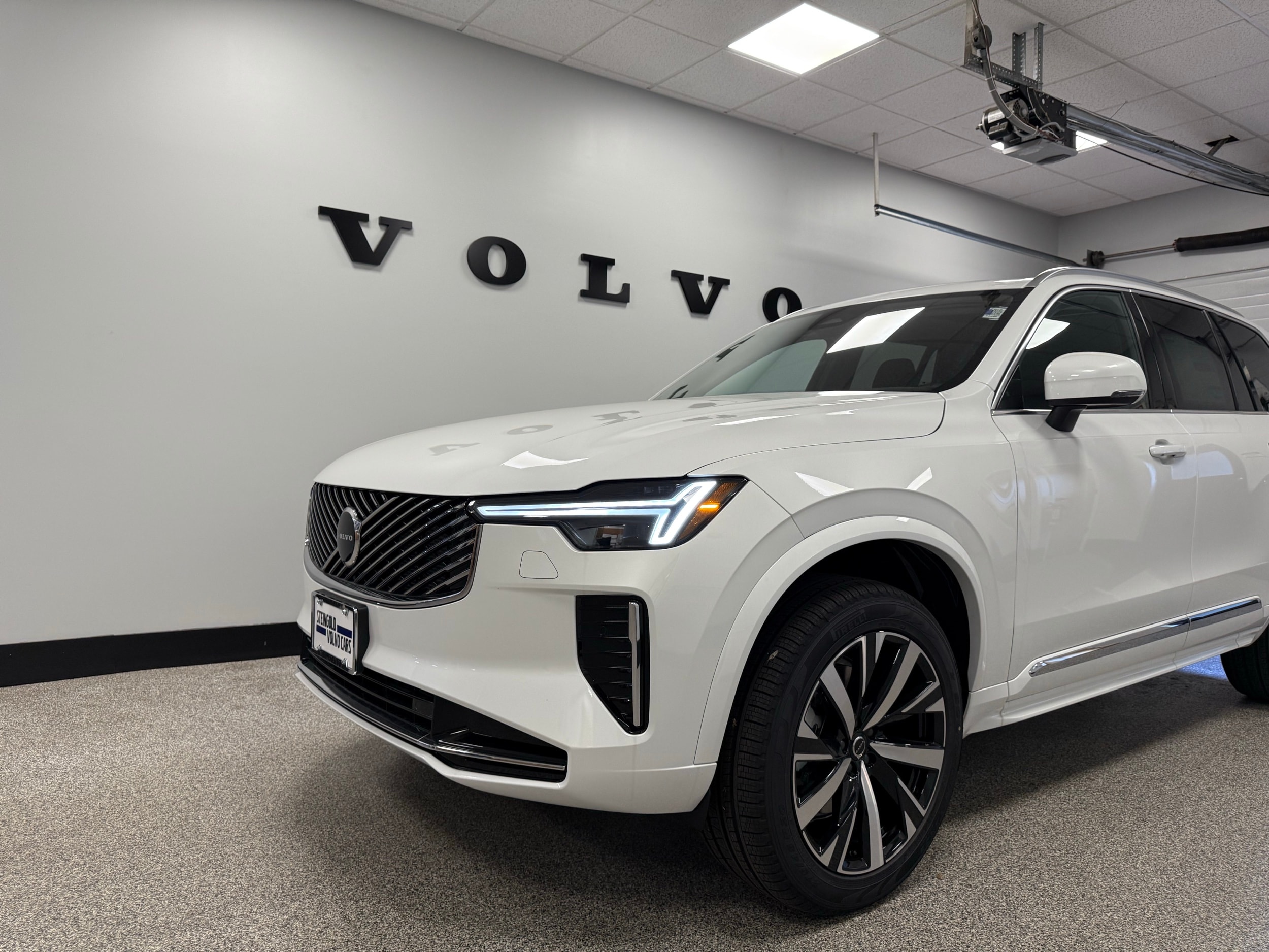 new 2025 Volvo XC90 car, priced at $61,795