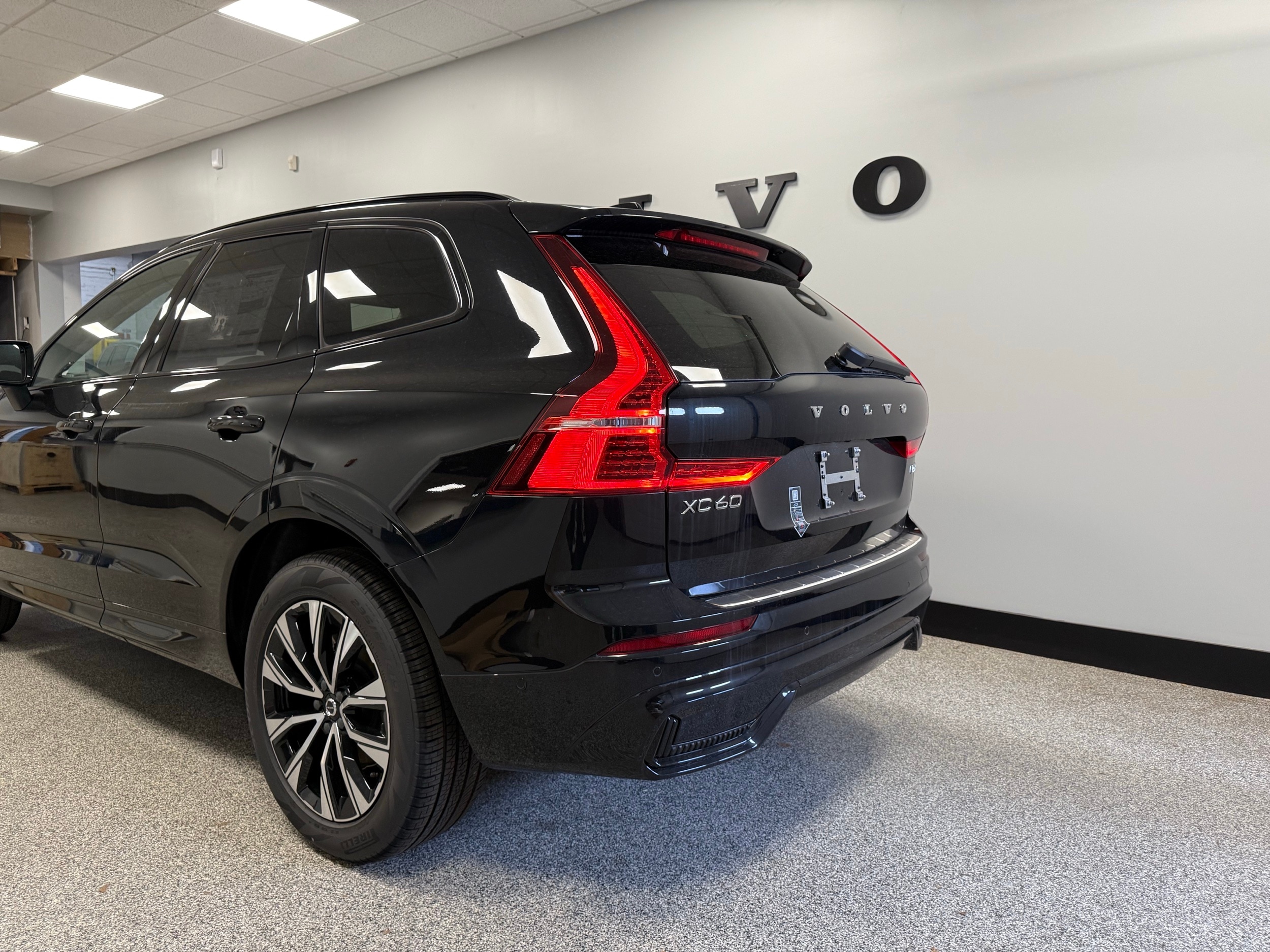 new 2025 Volvo XC60 car, priced at $55,920