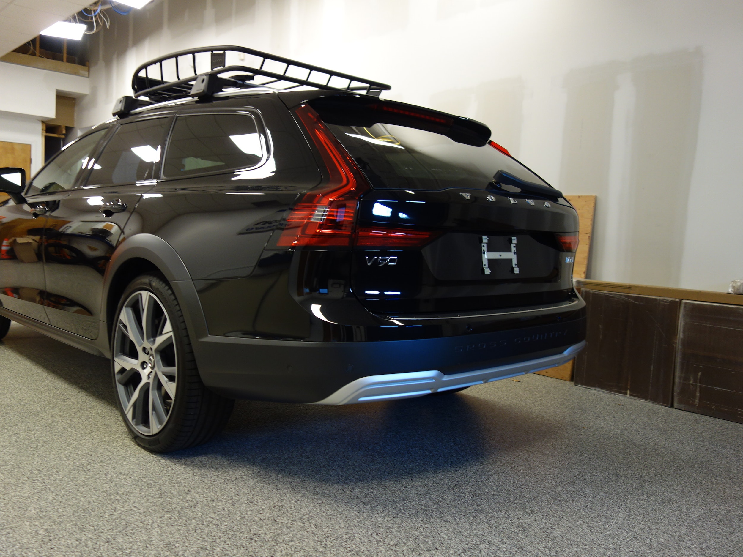 new 2025 Volvo V90 Cross Country car, priced at $68,725