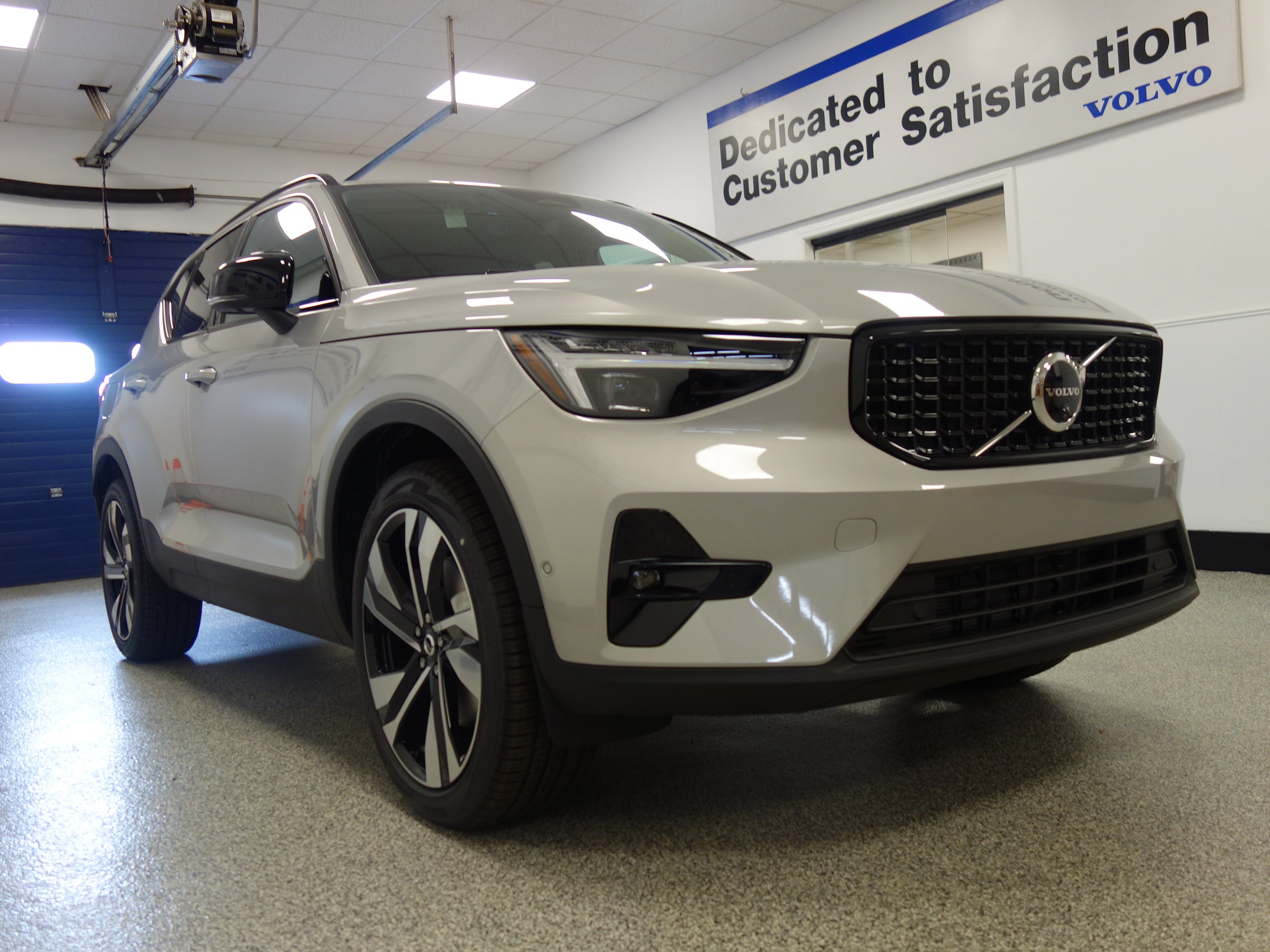 new 2025 Volvo XC40 car, priced at $51,040