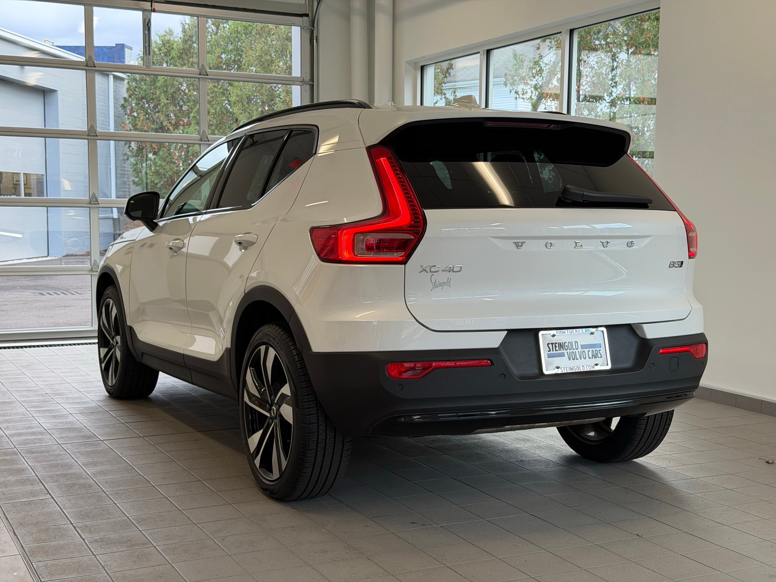 used 2025 Volvo XC40 car, priced at $39,500