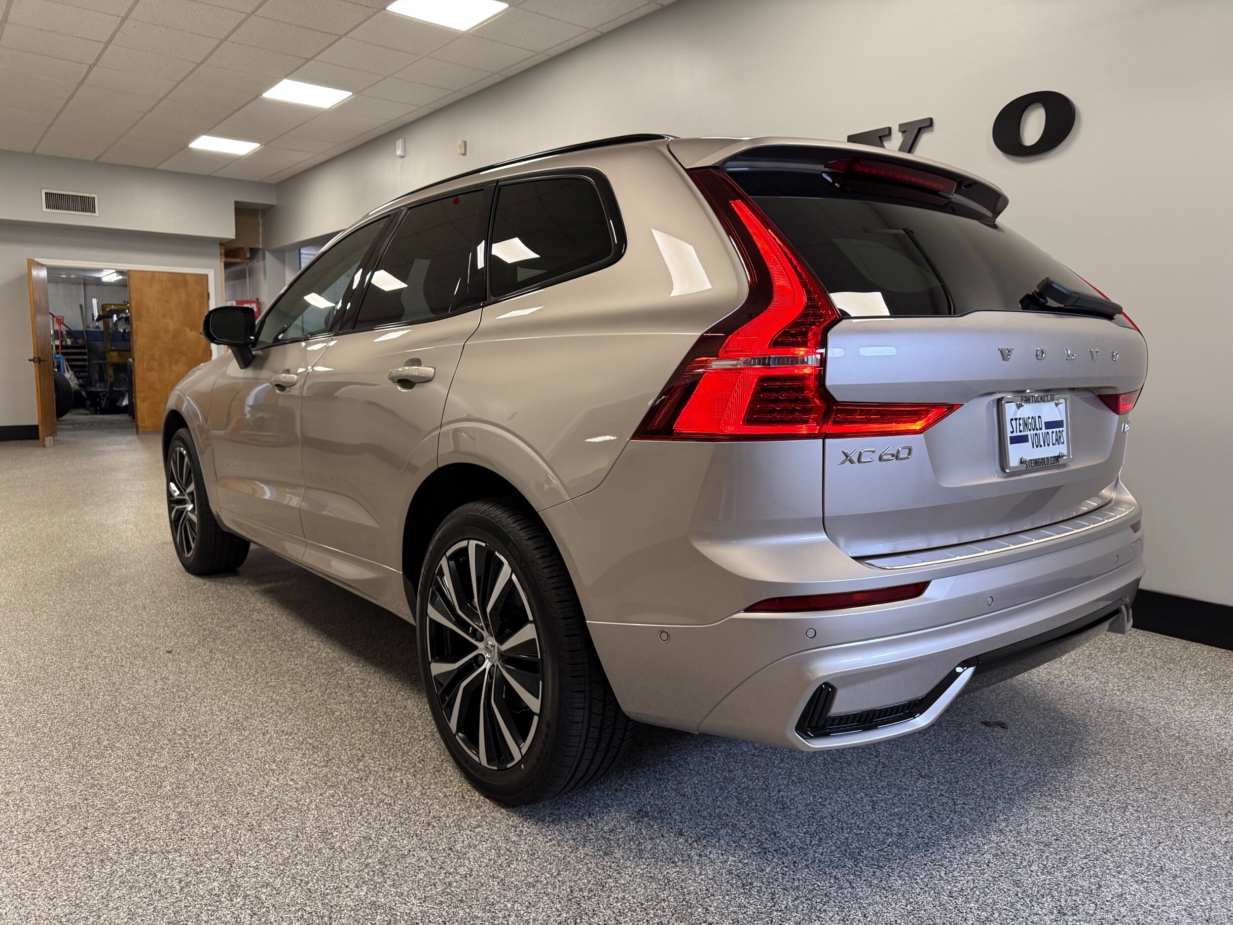 new 2025 Volvo XC60 car, priced at $55,360