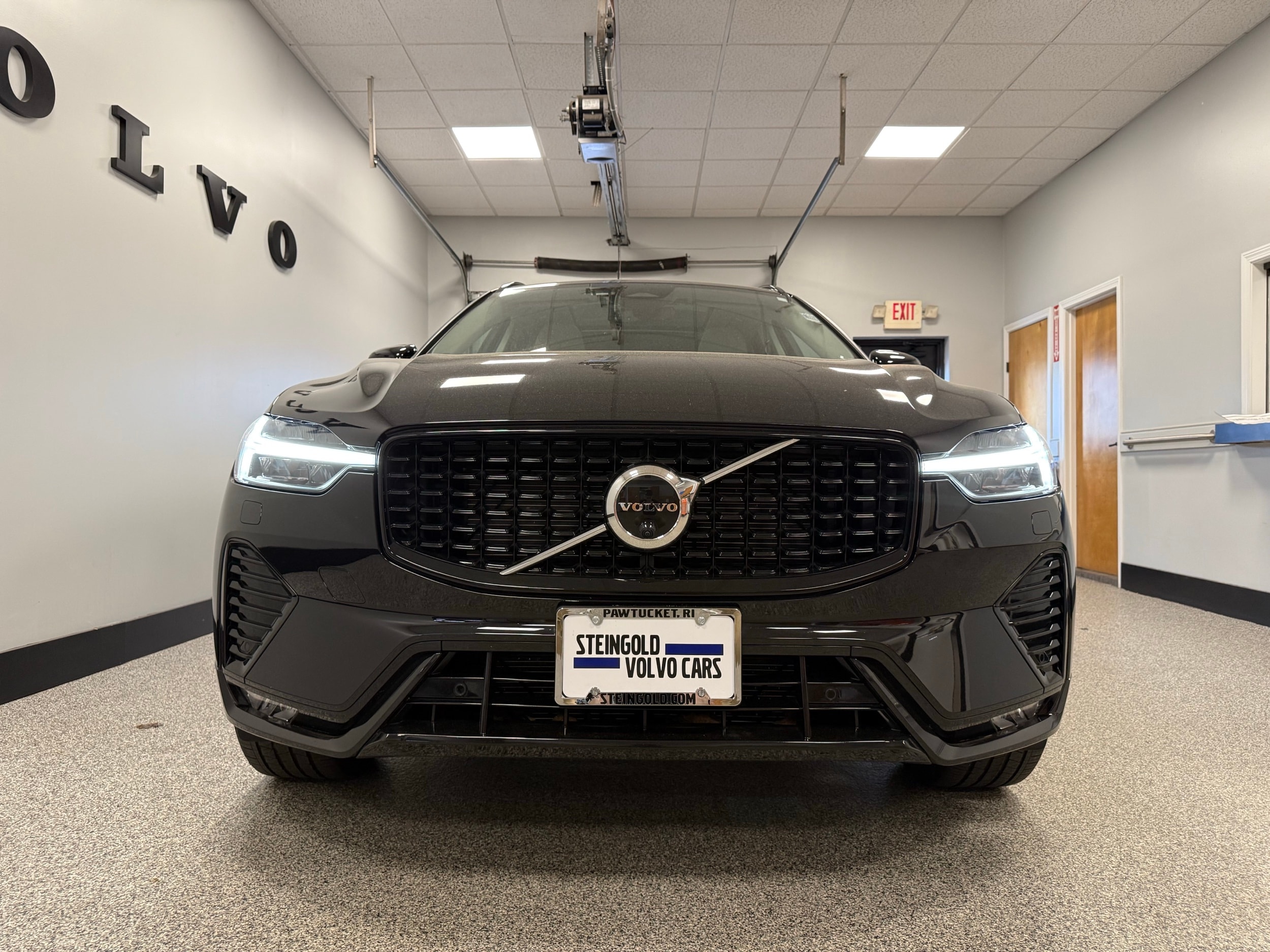used 2023 Volvo XC60 car, priced at $43,500
