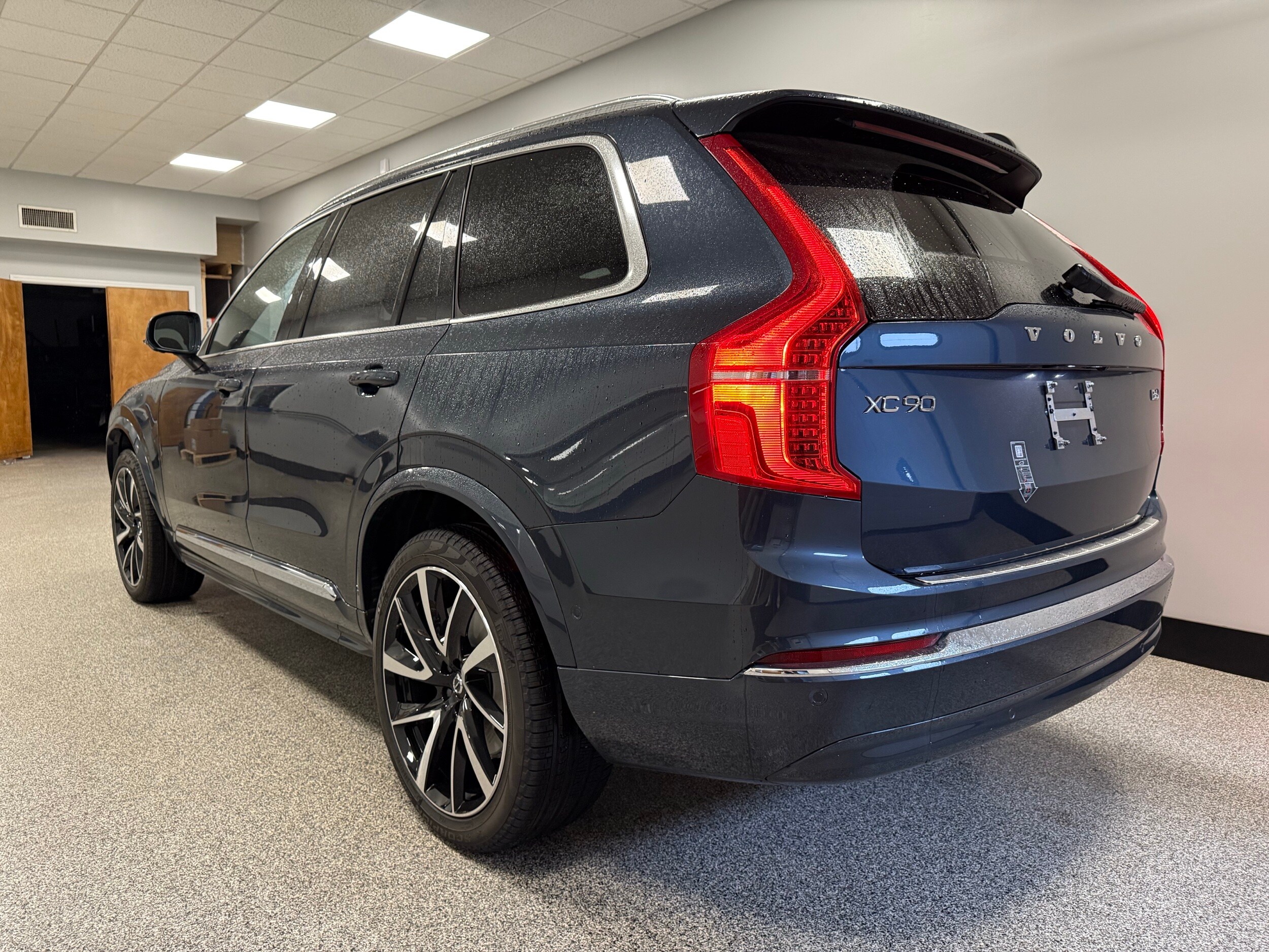 new 2025 Volvo XC90 car, priced at $69,450