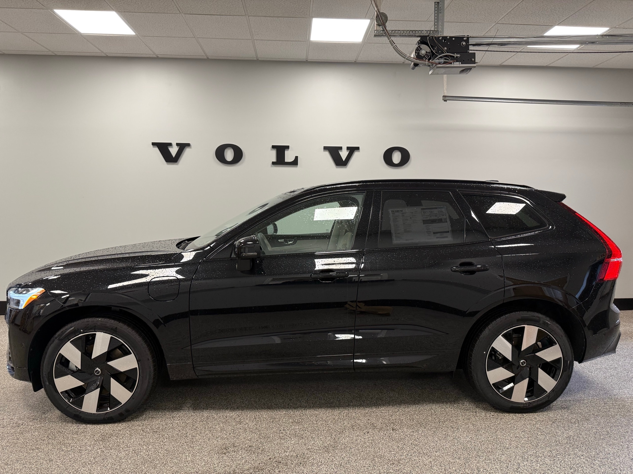 new 2025 Volvo XC60 plug-in hybrid car, priced at $66,235