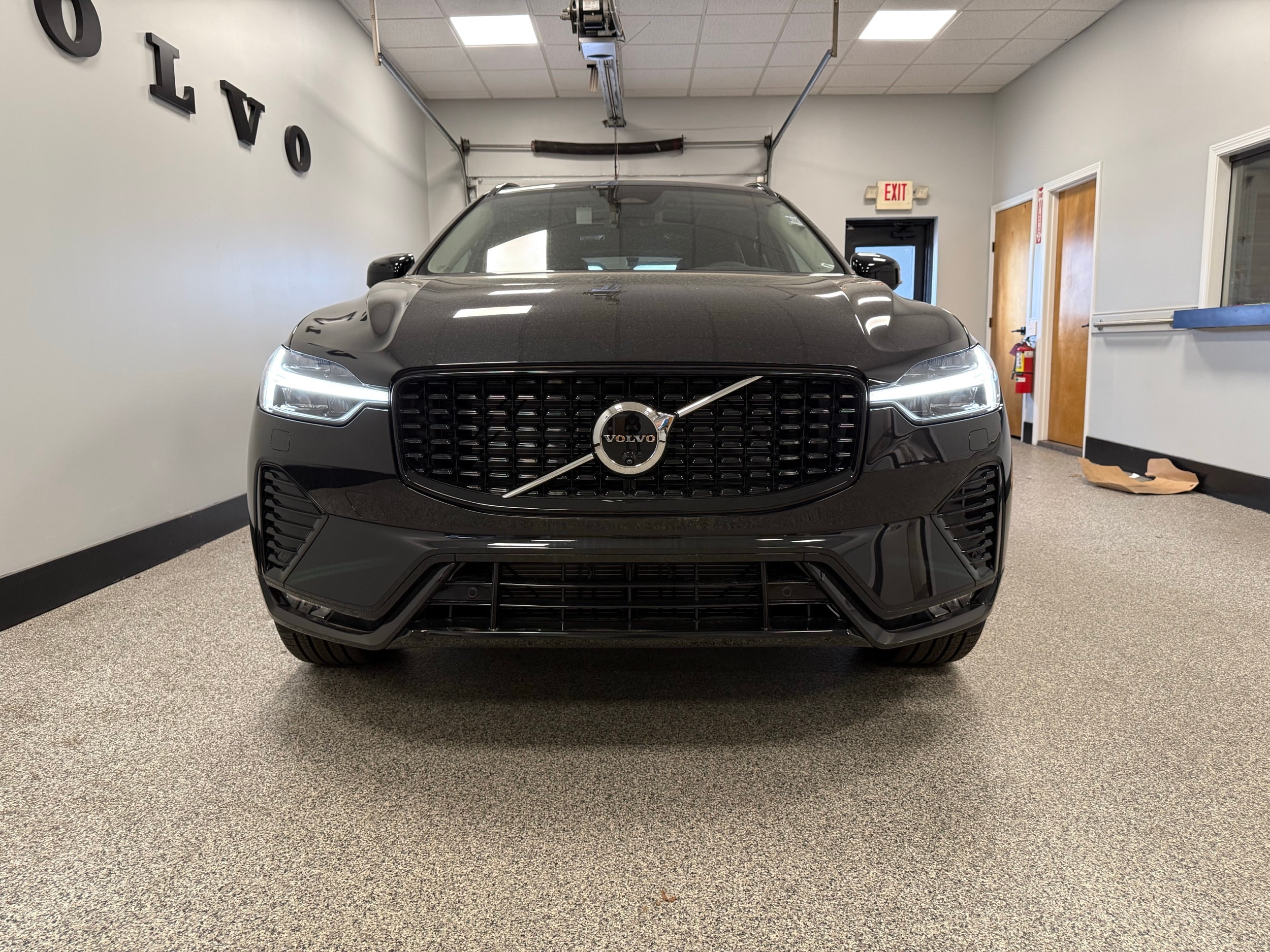new 2025 Volvo XC60 car, priced at $55,920