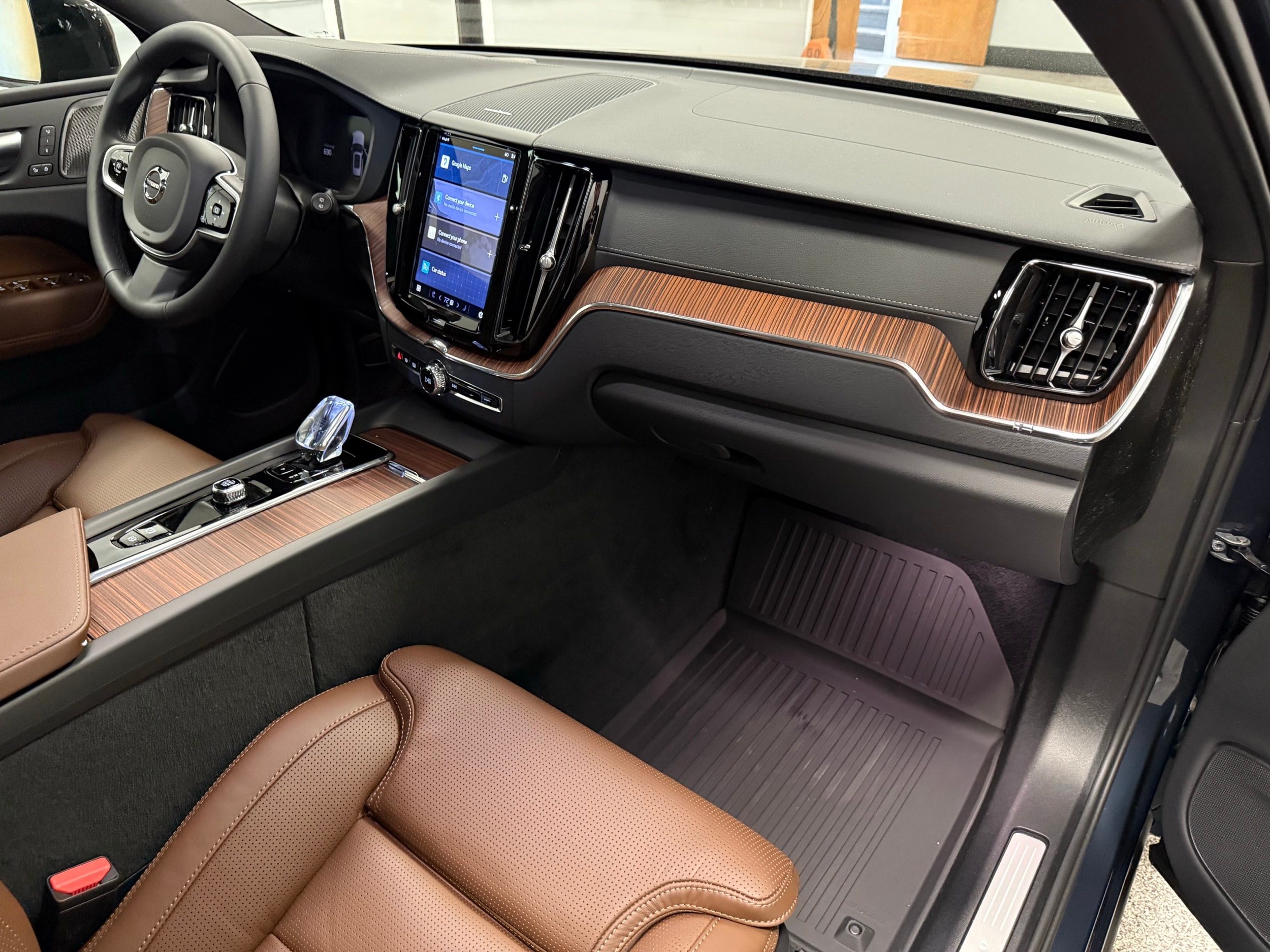 new 2025 Volvo XC60 car, priced at $59,645