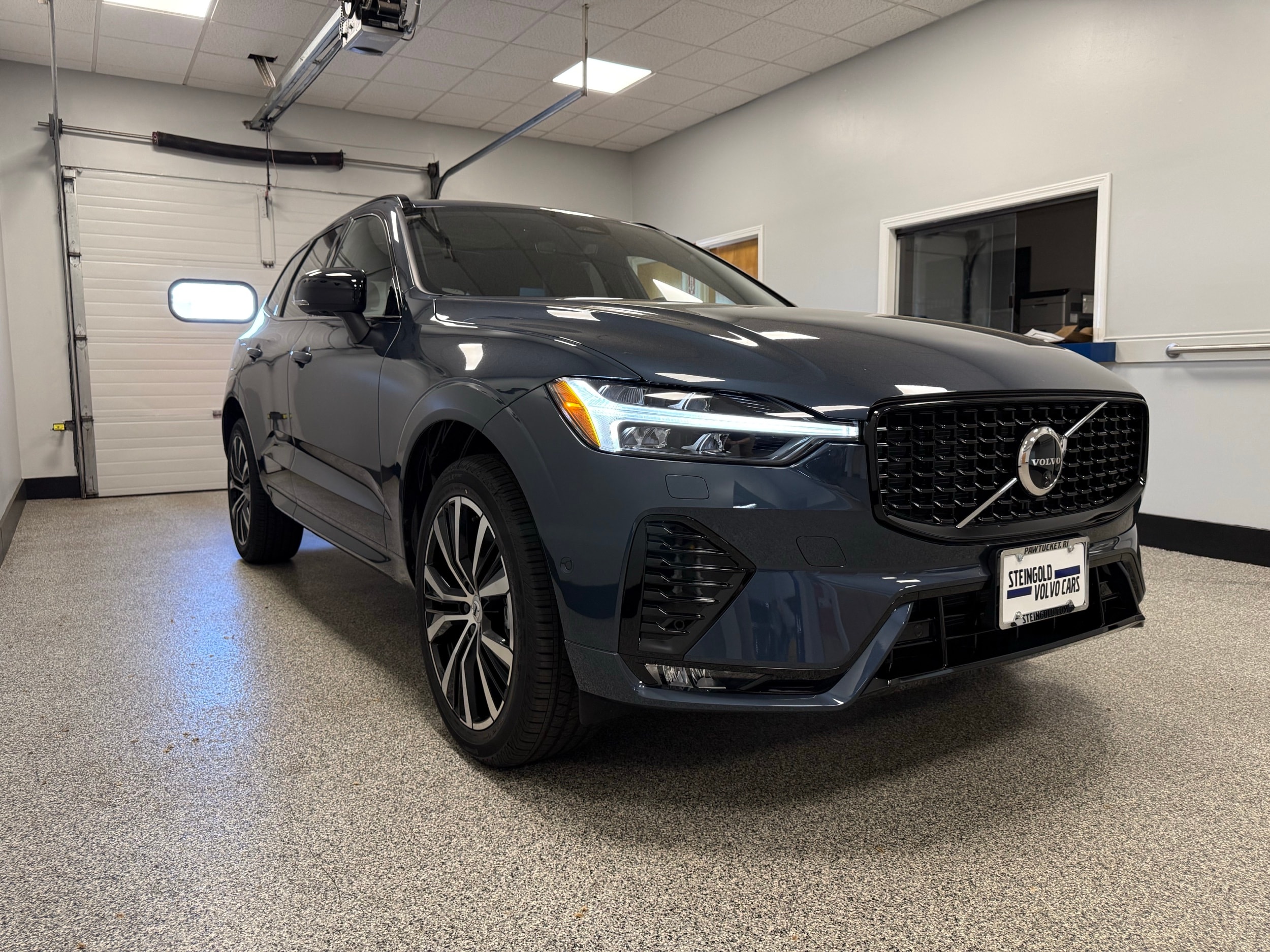 new 2025 Volvo XC60 car, priced at $59,645