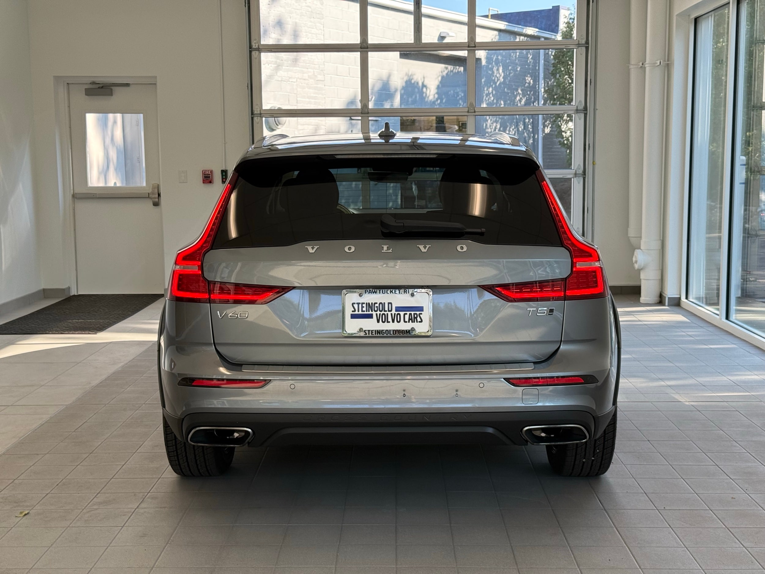 used 2020 Volvo V60 Cross Country car, priced at $31,500