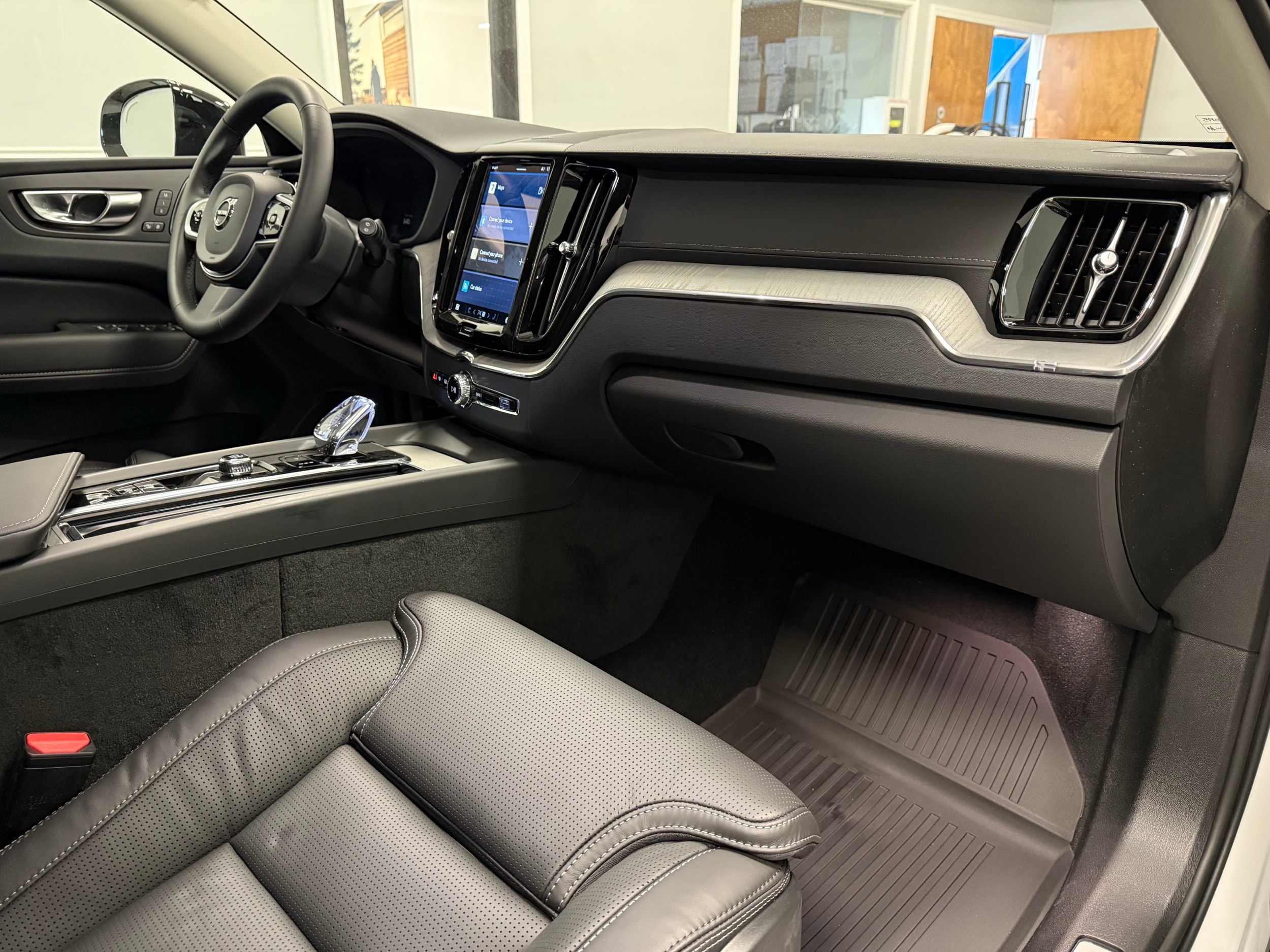 new 2025 Volvo XC60 car, priced at $60,660