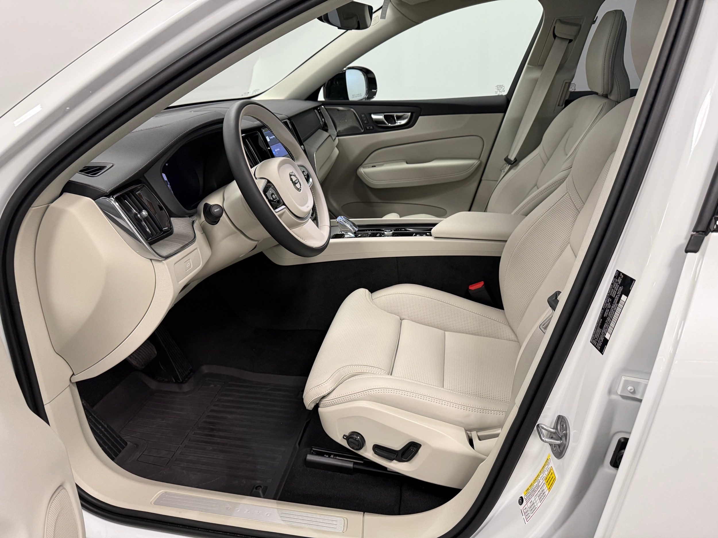 new 2025 Volvo XC60 car, priced at $60,660