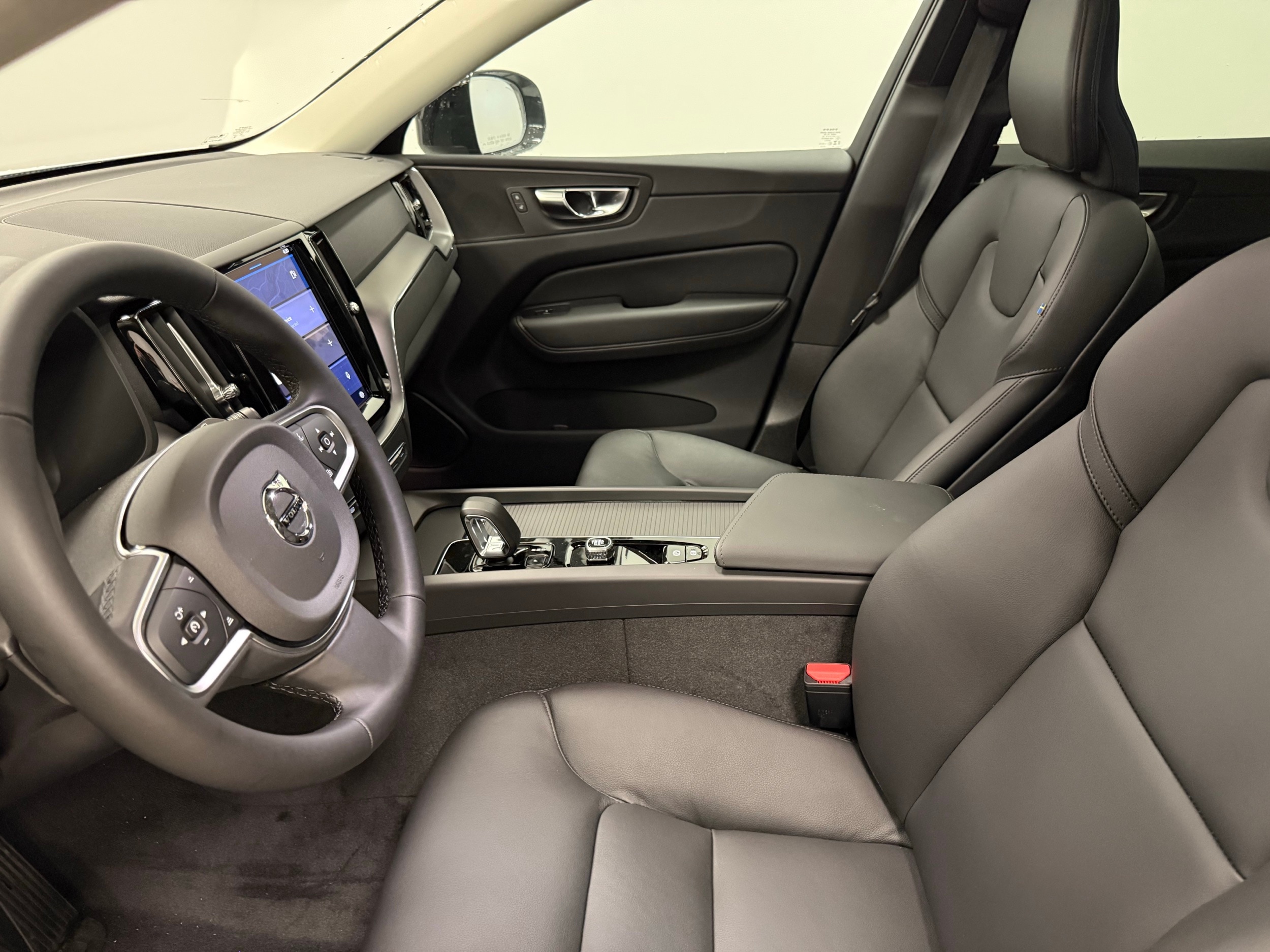 new 2025 Volvo XC60 car, priced at $50,705