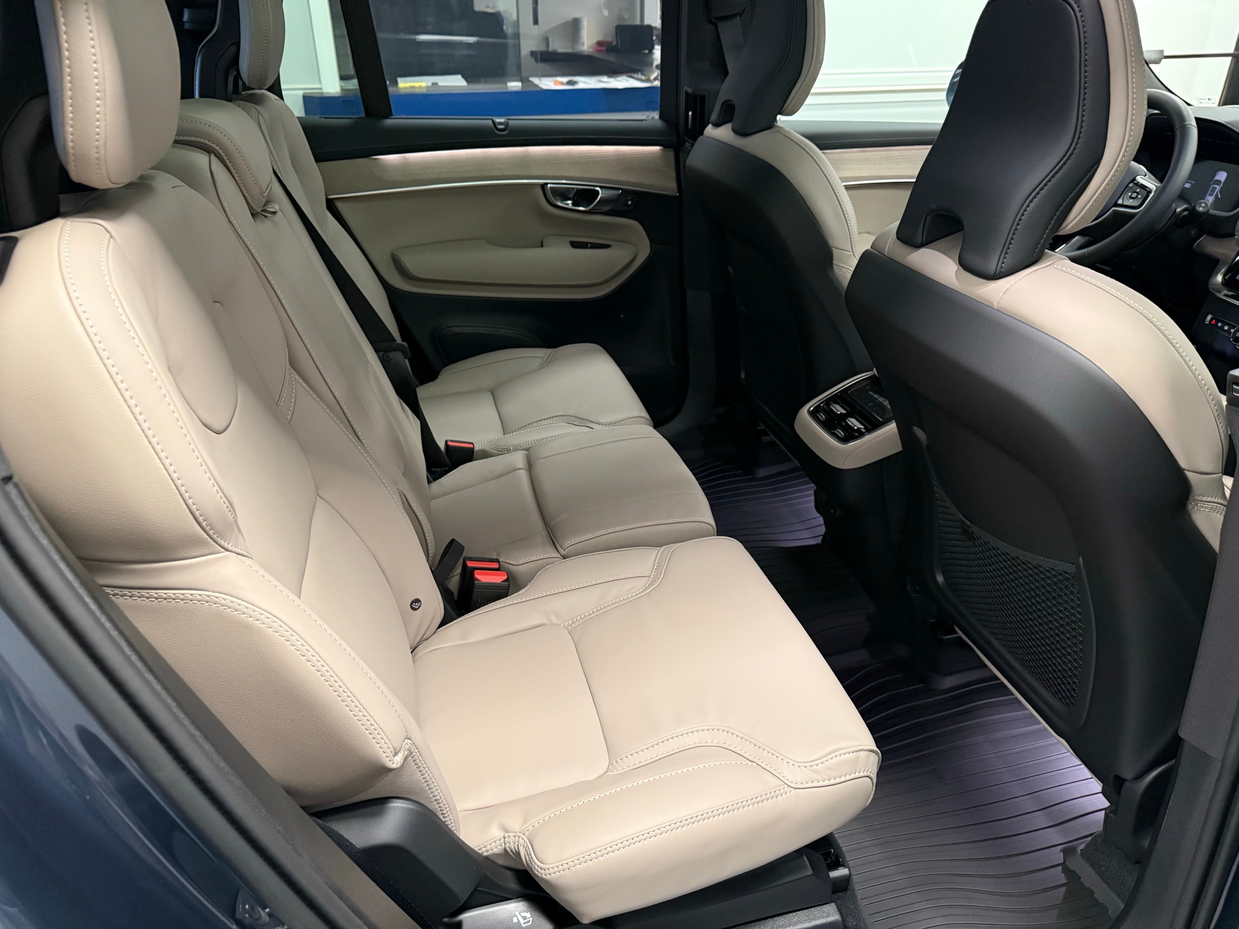 new 2025 Volvo XC90 car, priced at $72,345