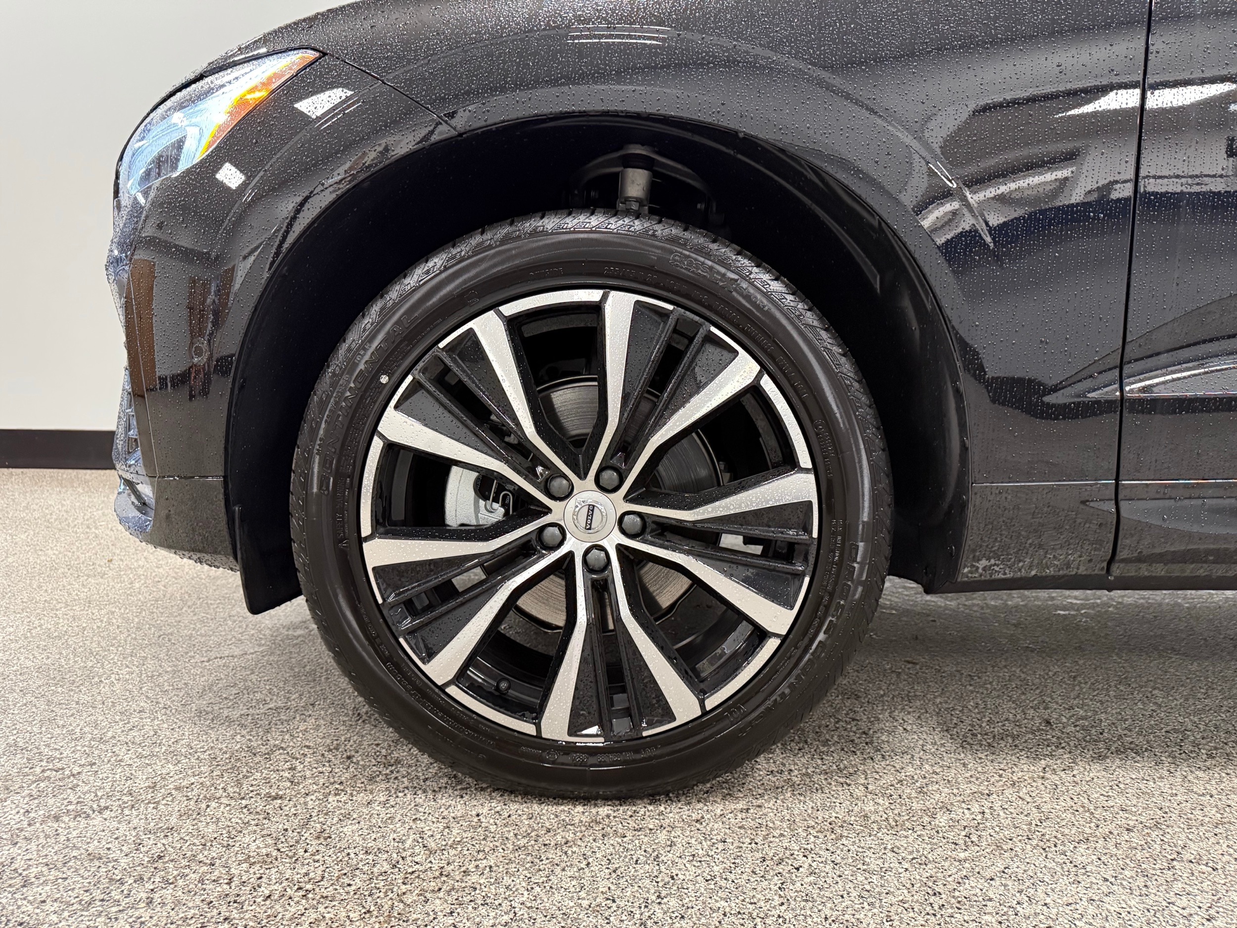 new 2025 Volvo XC60 car, priced at $54,585