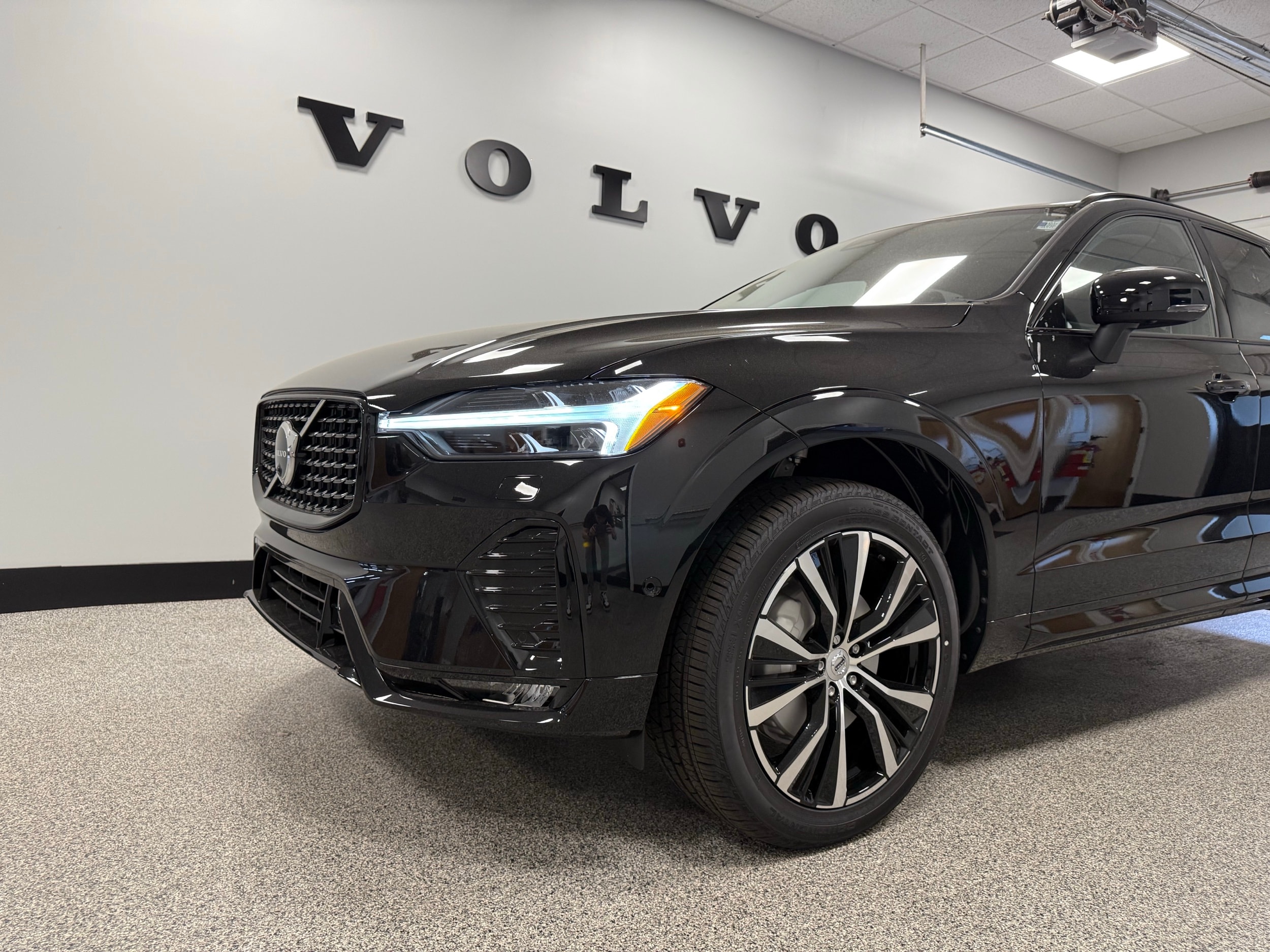 new 2025 Volvo XC60 car, priced at $55,360