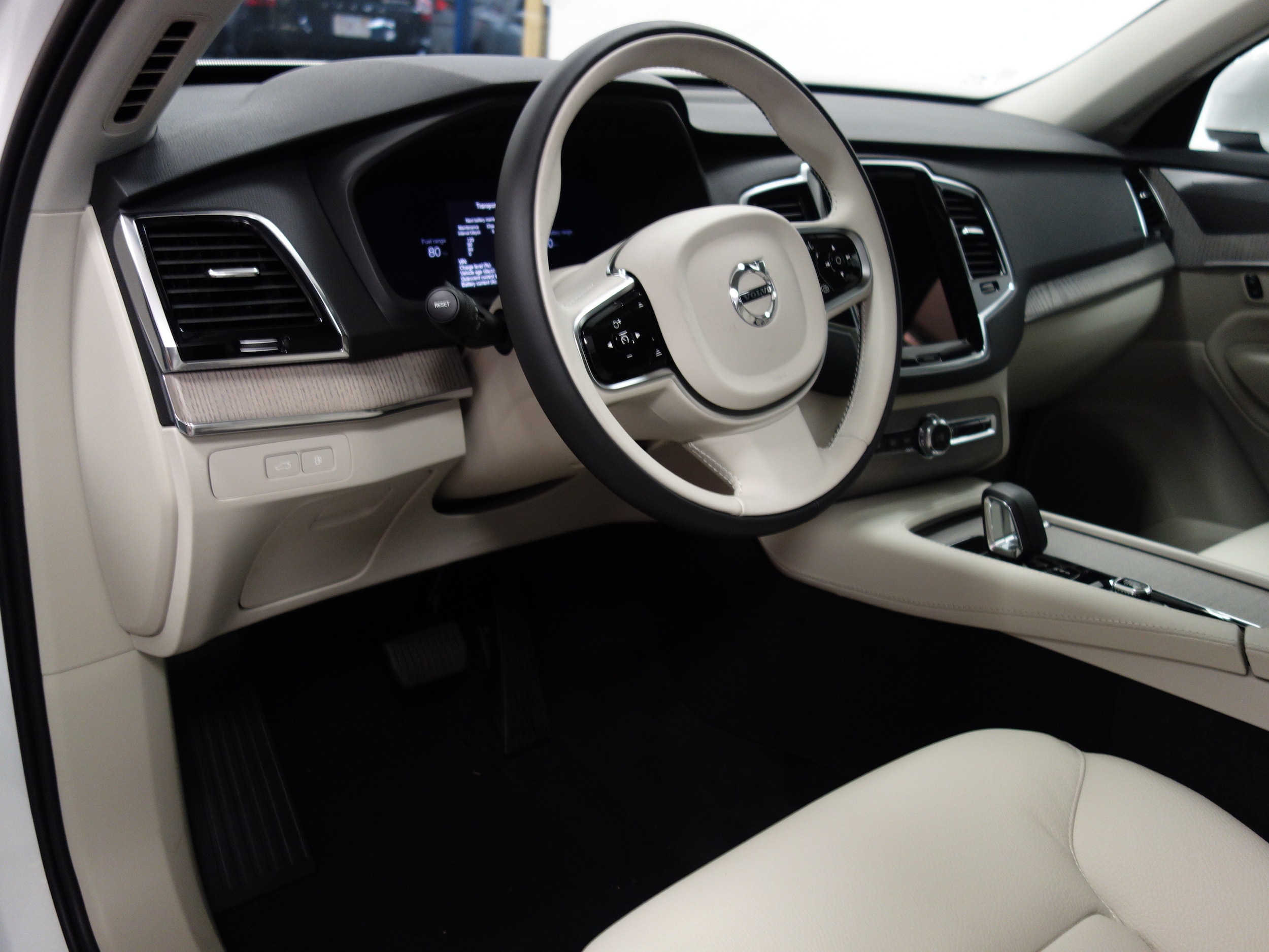 new 2025 Volvo XC90 plug-in hybrid car, priced at $78,950