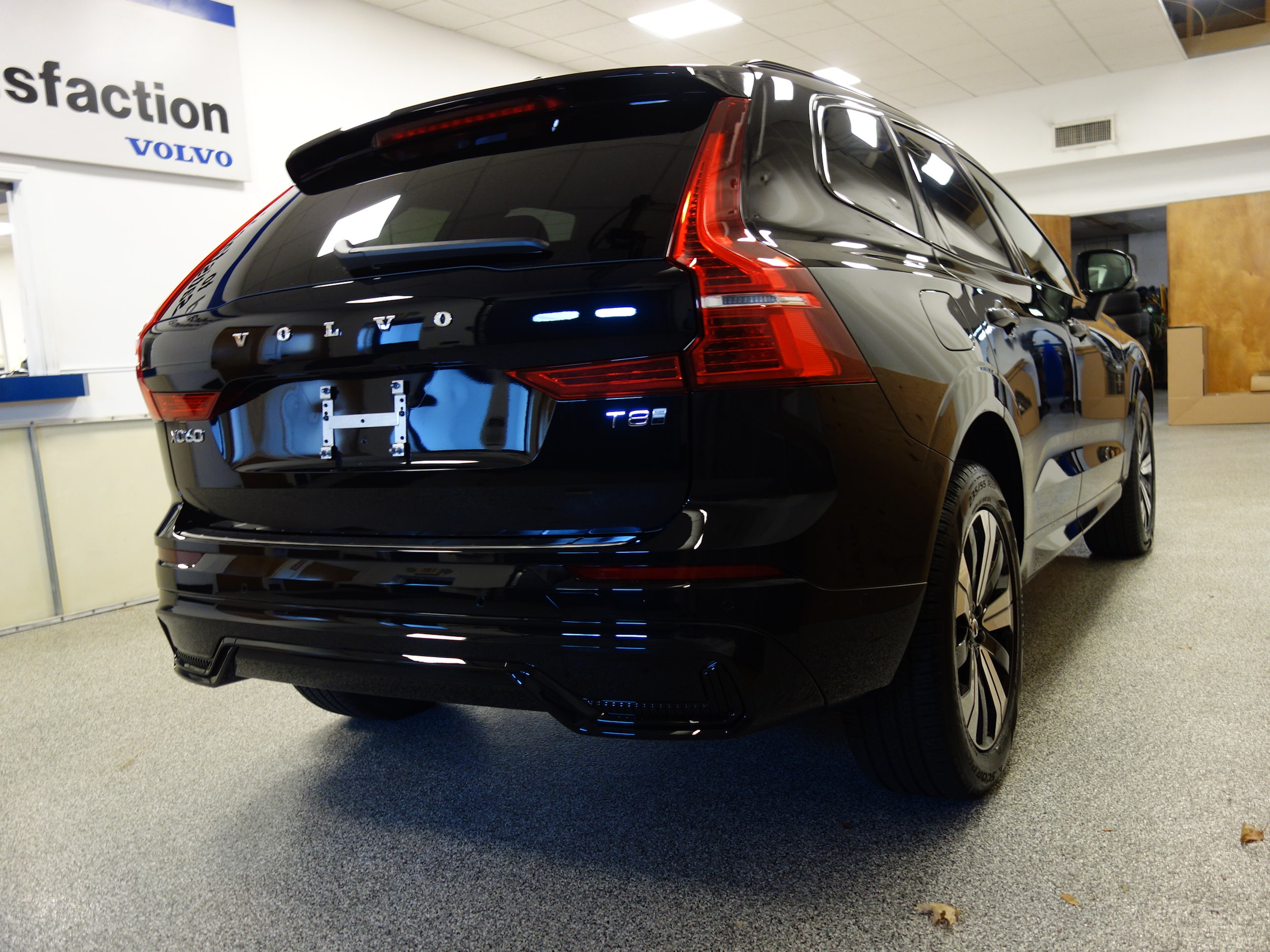 new 2025 Volvo XC60 plug-in hybrid car, priced at $66,820