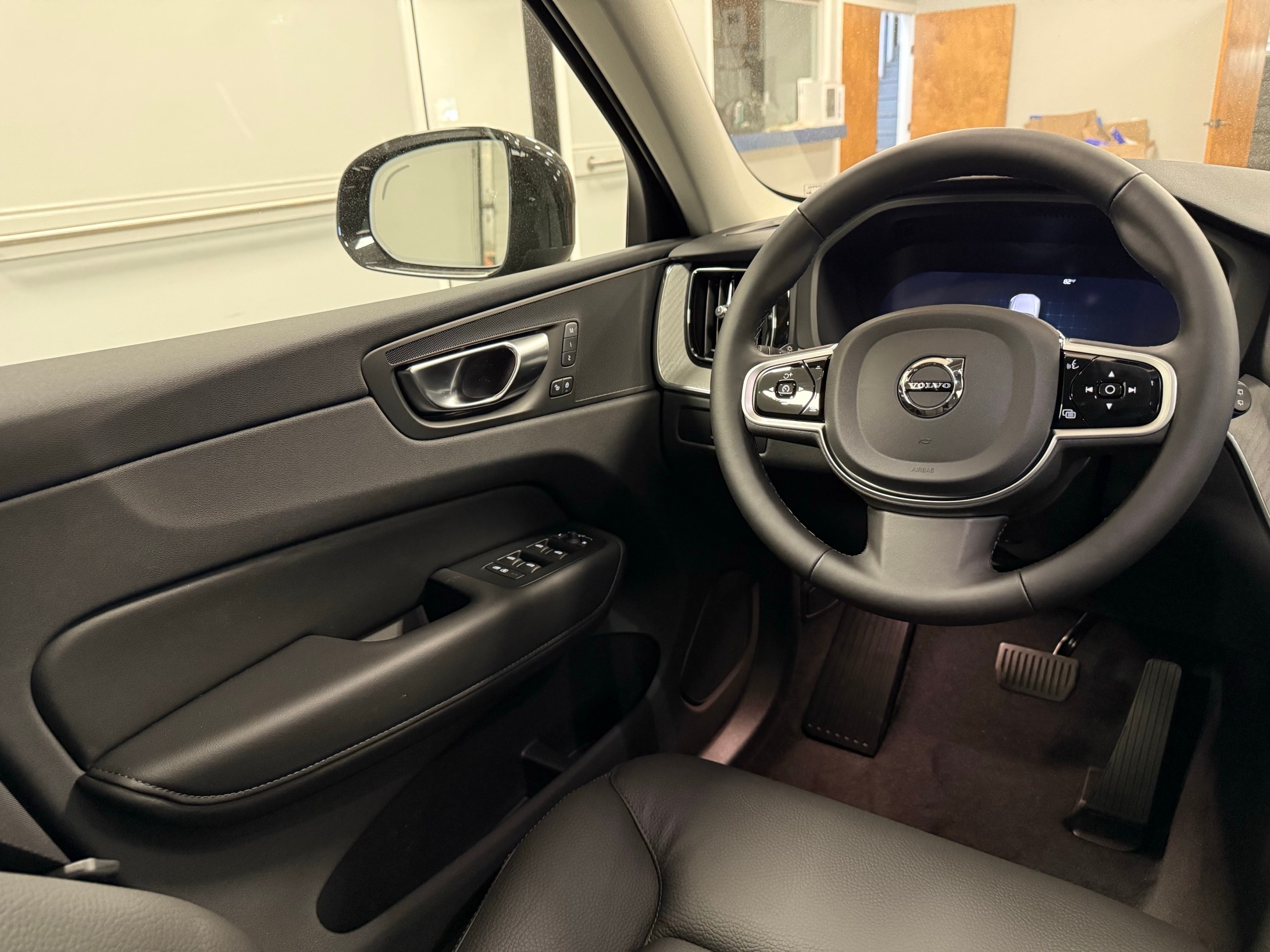 new 2025 Volvo XC60 car, priced at $55,360