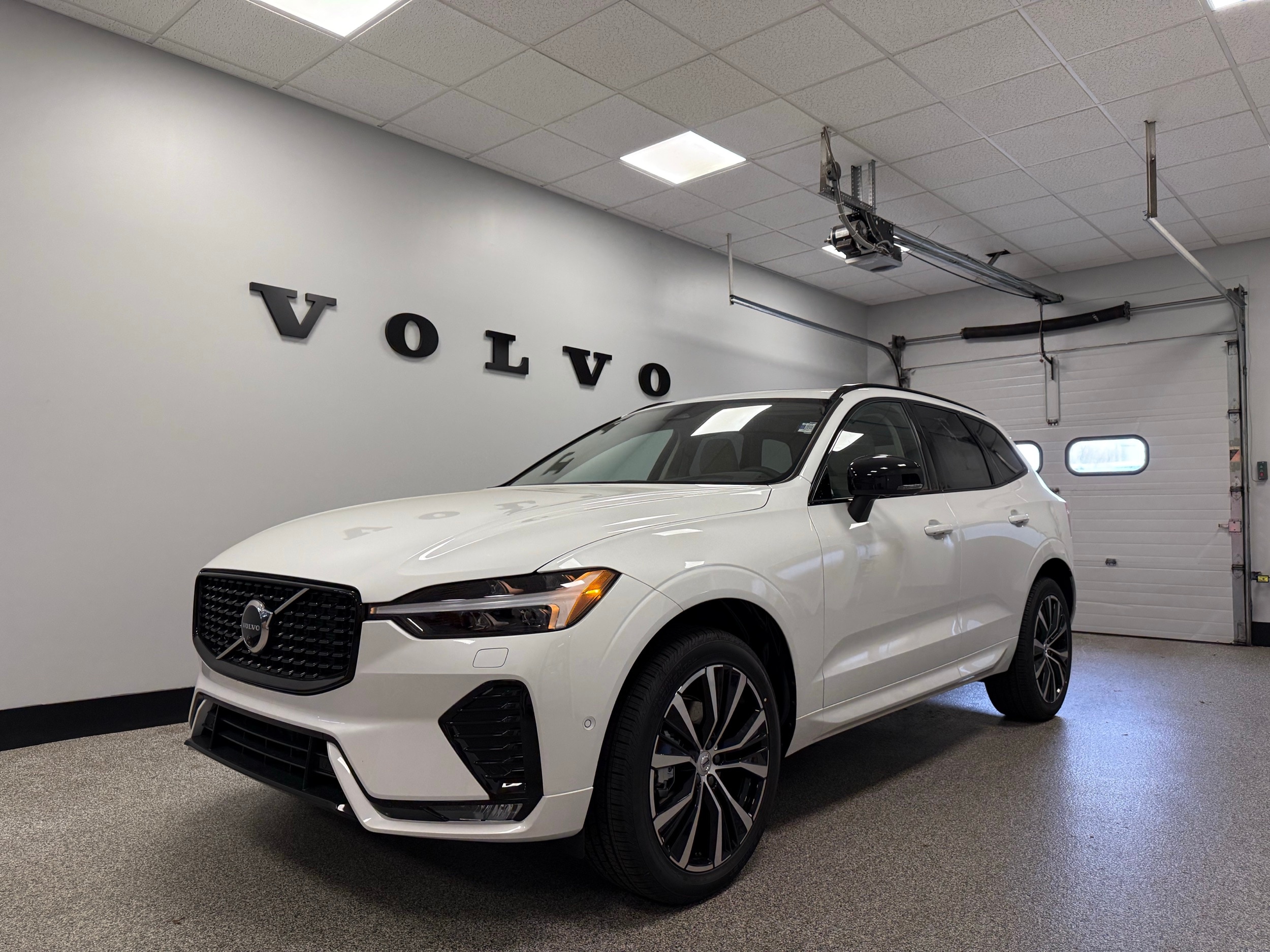 new 2025 Volvo XC60 car, priced at $55,360