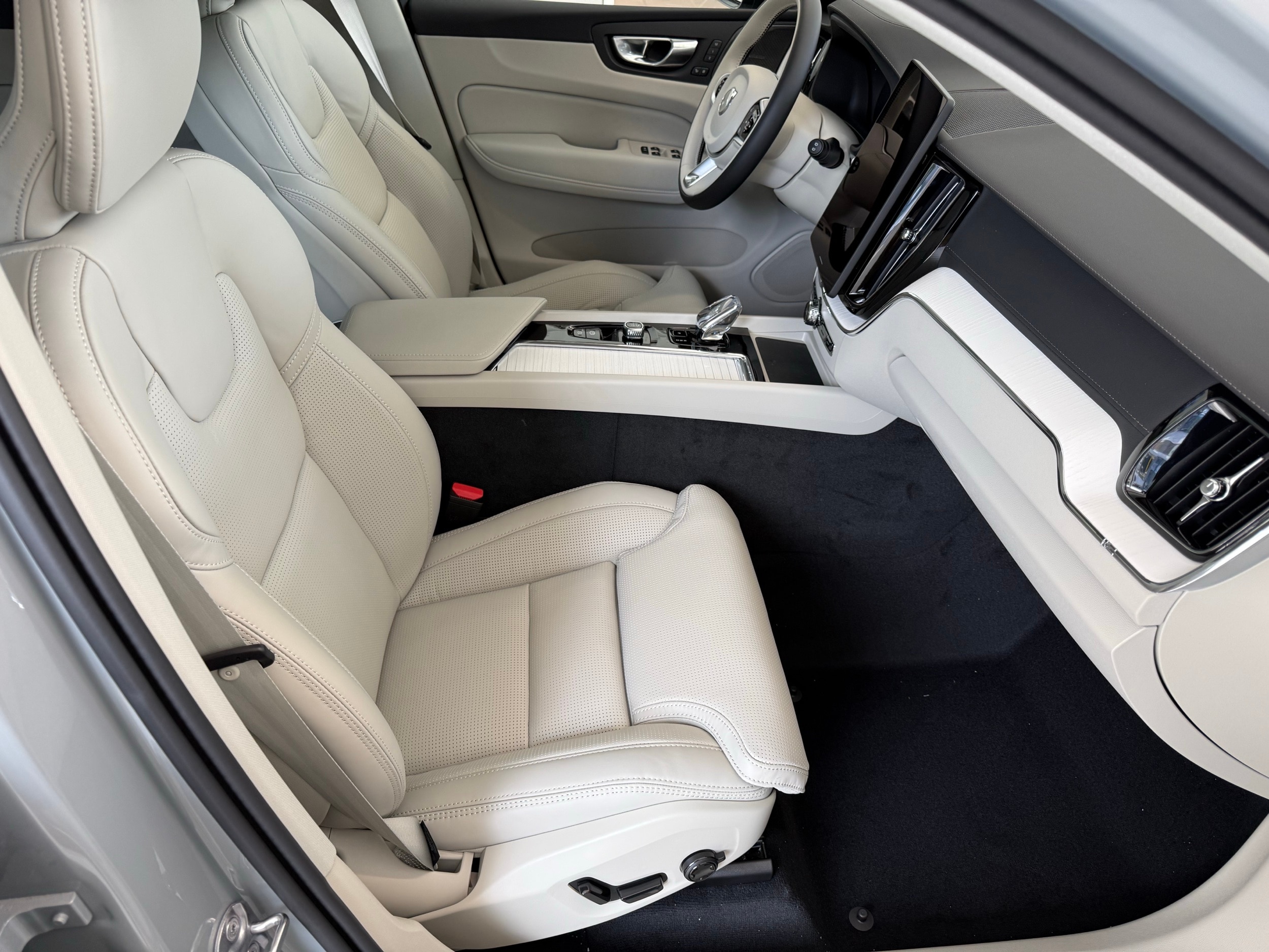 new 2026 Volvo XC60 car, priced at $63,935
