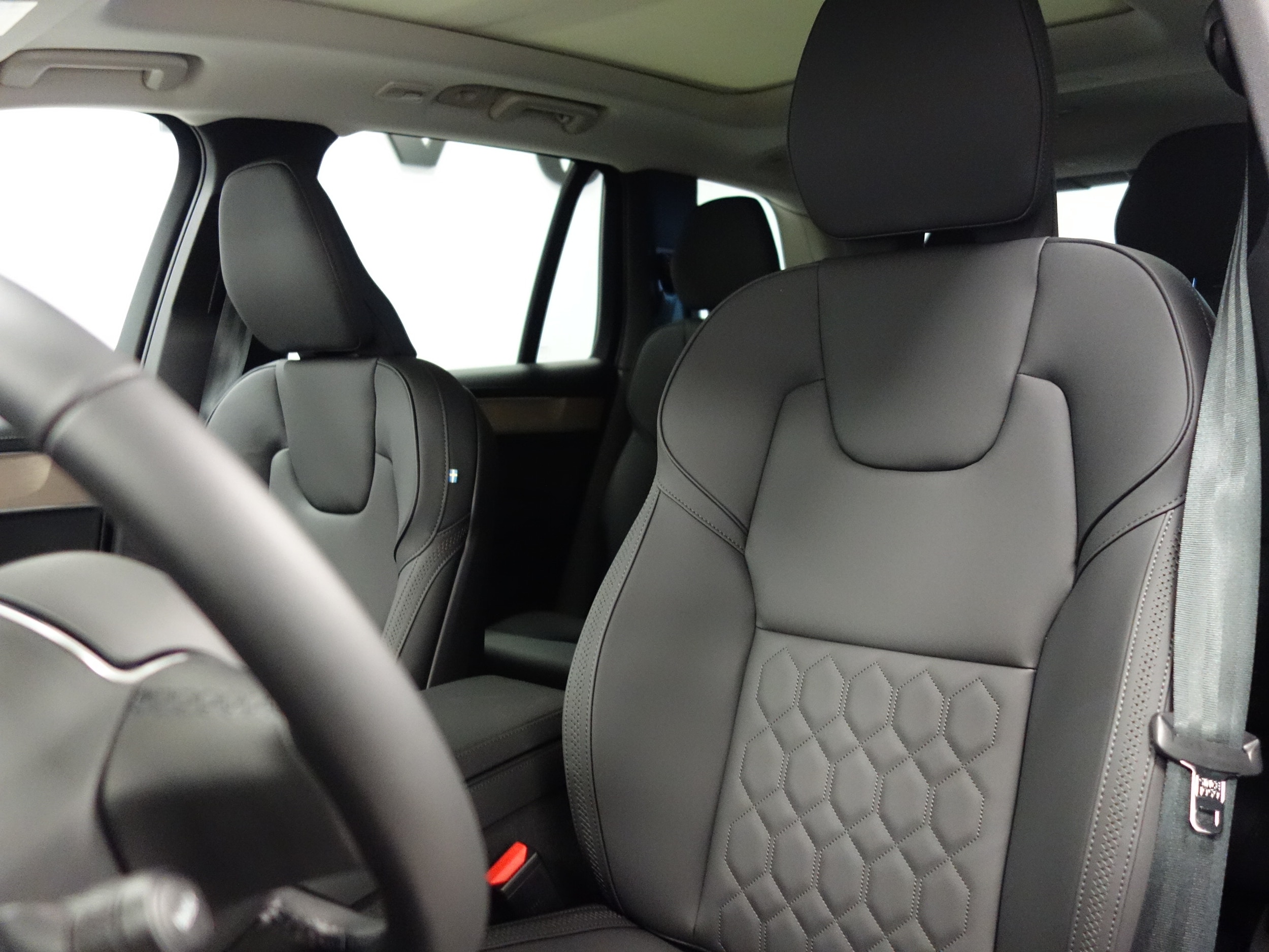 new 2025 Volvo XC90 plug-in hybrid car, priced at $77,145