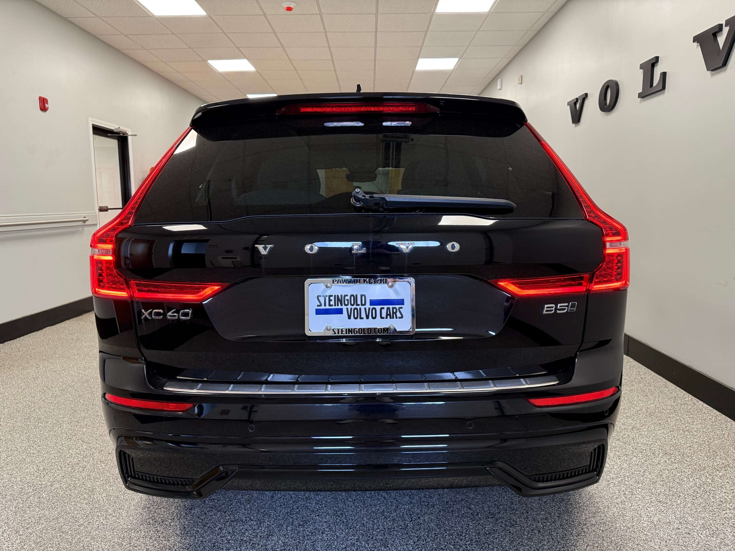 used 2023 Volvo XC60 car, priced at $43,500