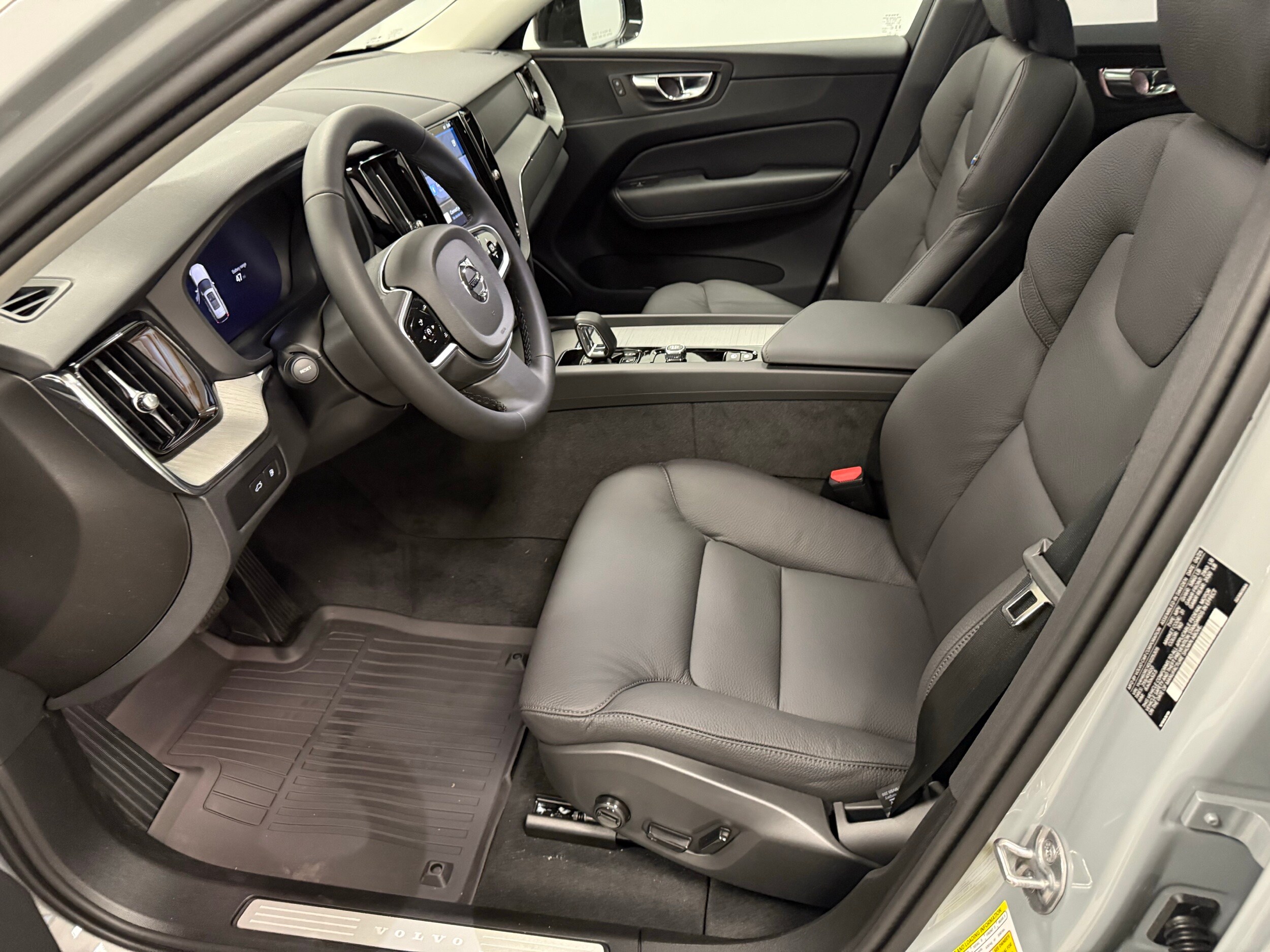 new 2025 Volvo XC60 plug-in hybrid car, priced at $66,260