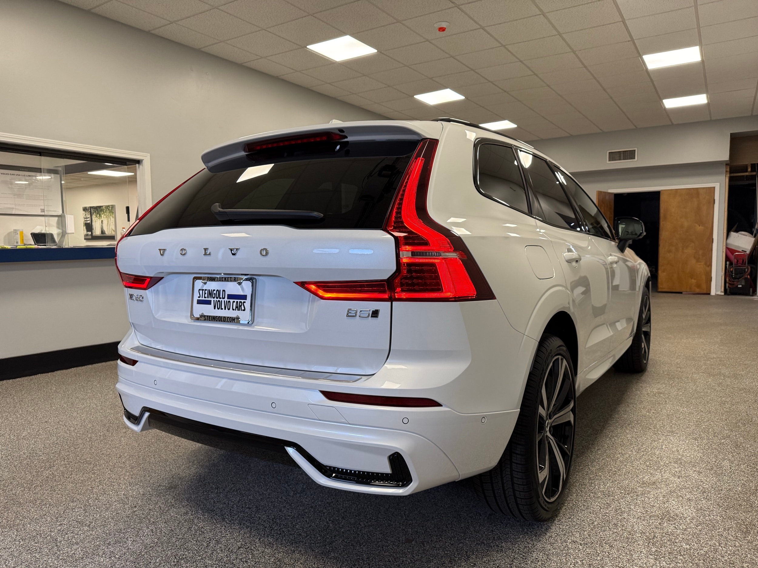 new 2025 Volvo XC60 car, priced at $60,660