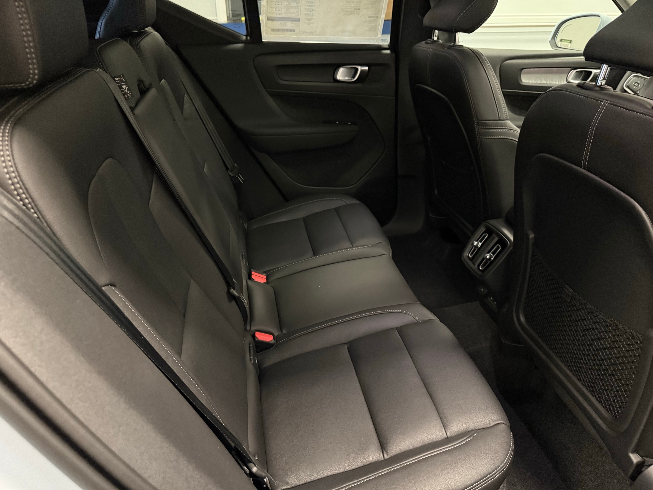 new 2025 Volvo XC40 car, priced at $44,595
