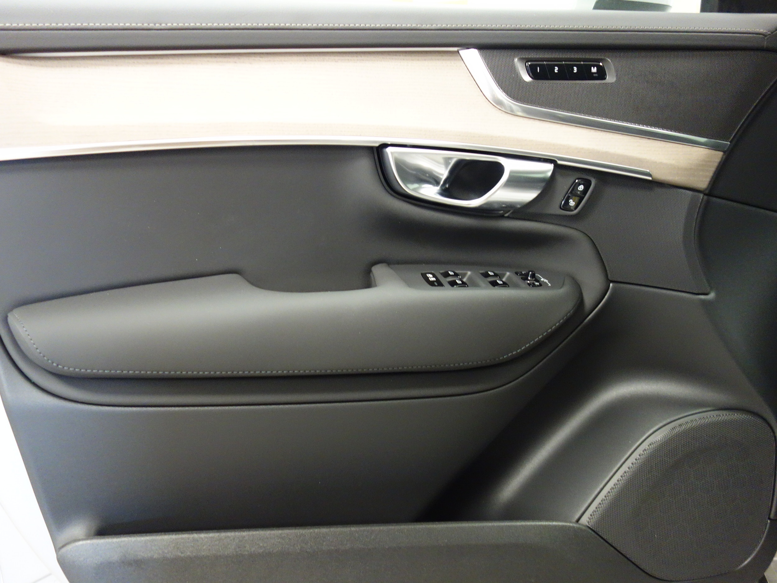 new 2025 Volvo XC90 plug-in hybrid car, priced at $77,145