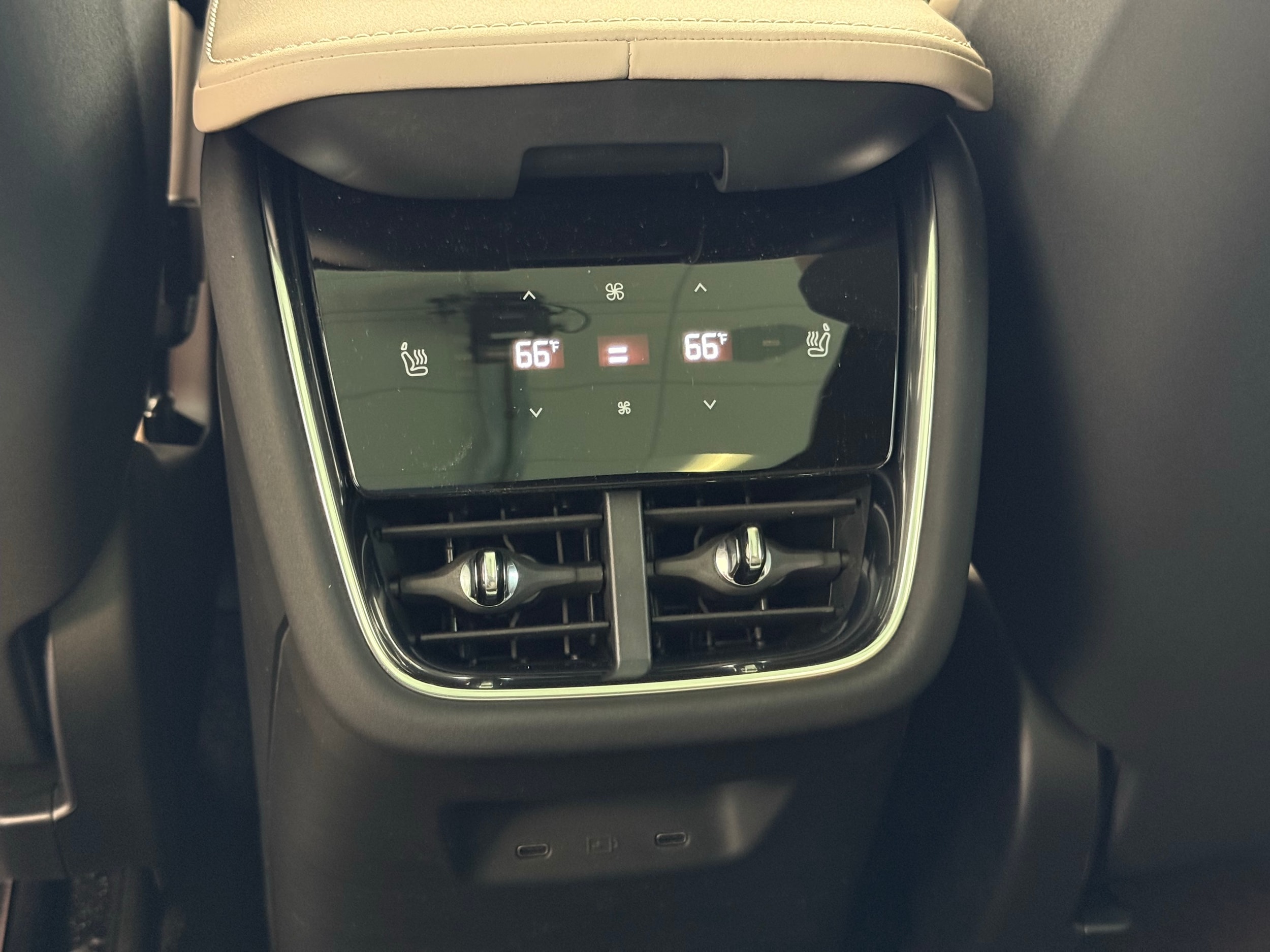 new 2025 Volvo EX90 car, priced at $94,640