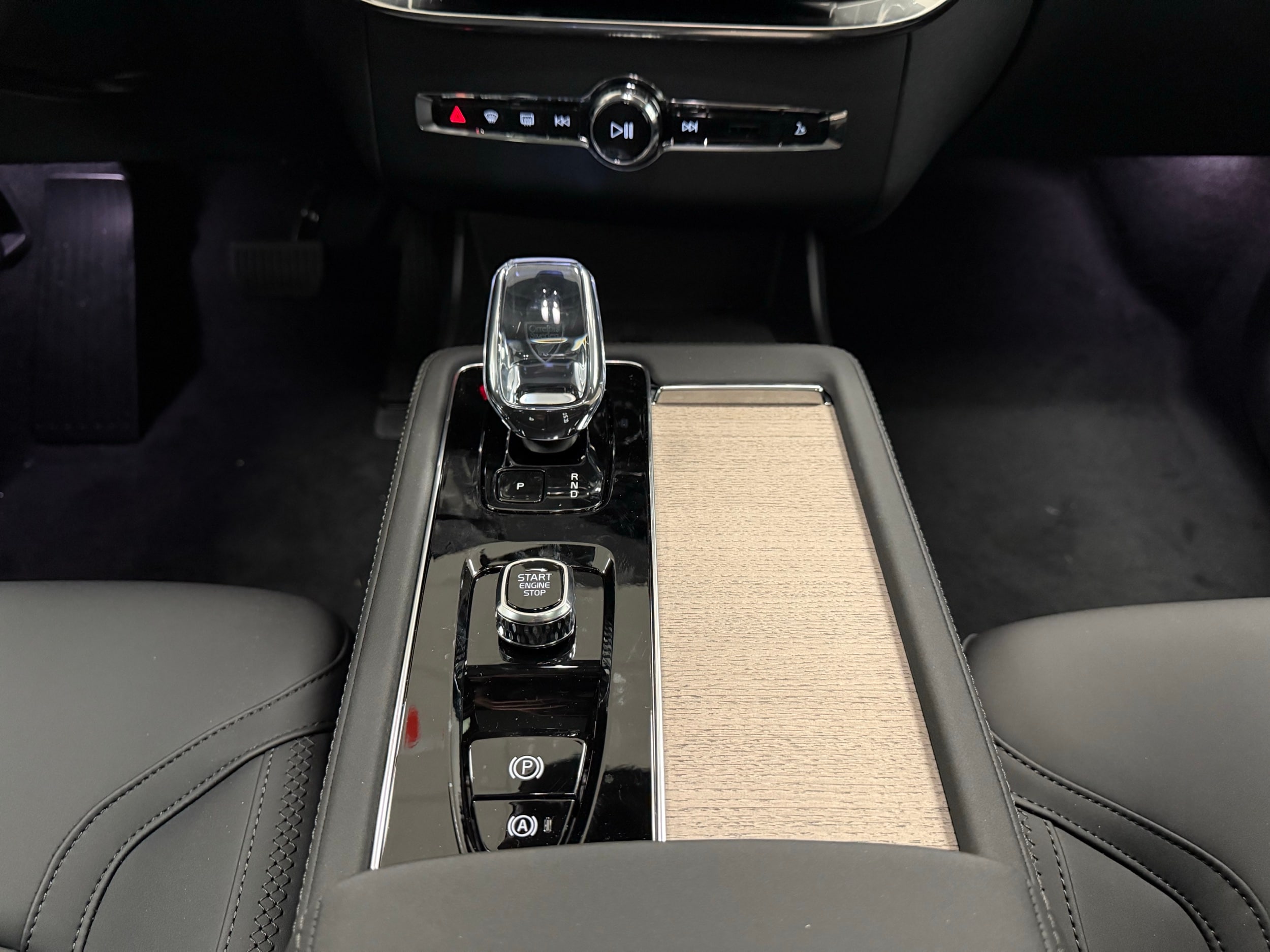 new 2025 Volvo XC90 car, priced at $61,795